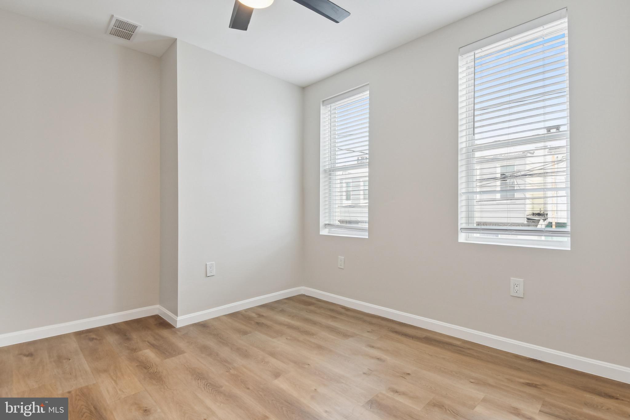 ELLWOOD PARK - Residential
