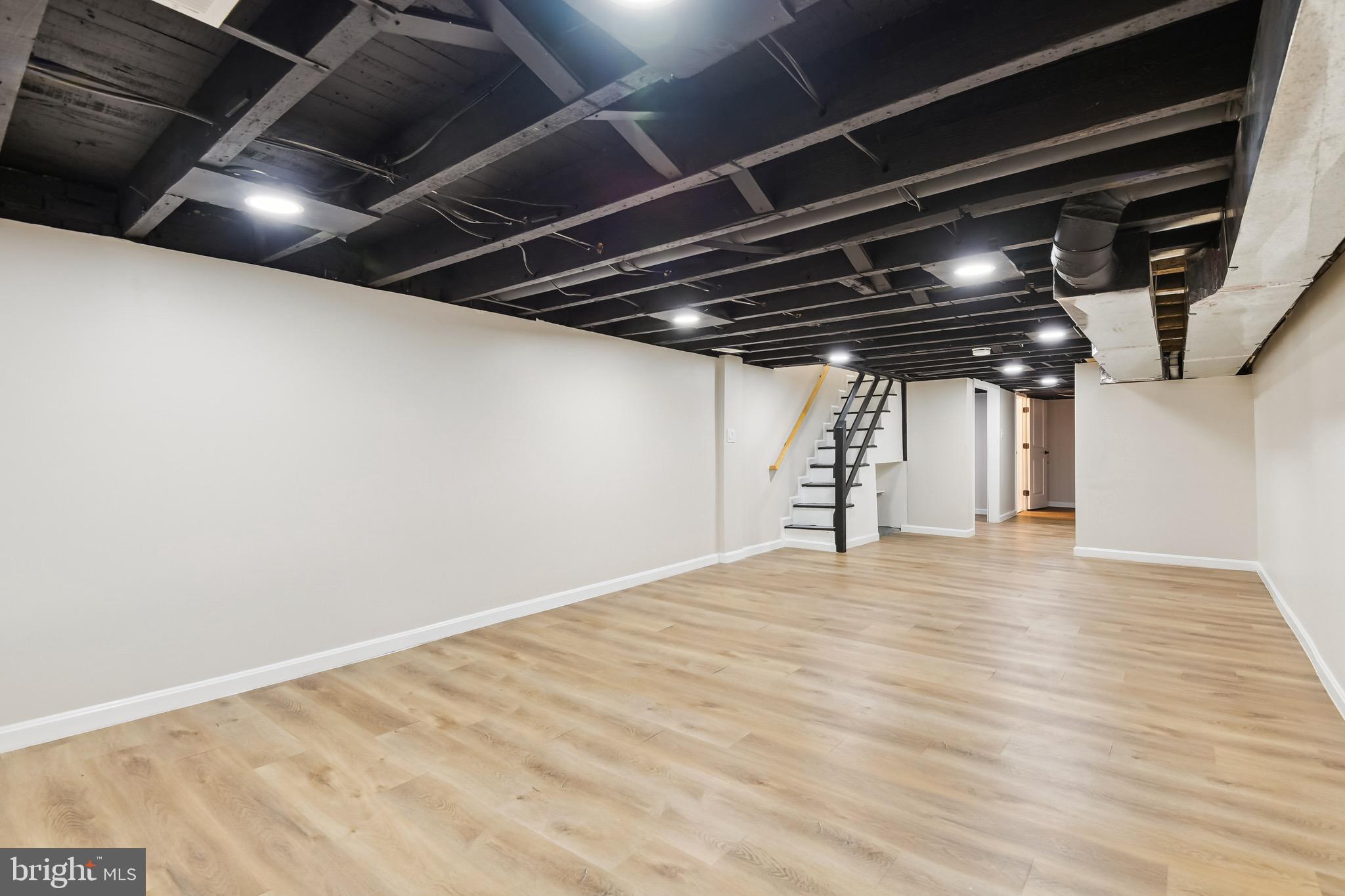 ELLWOOD PARK - Residential