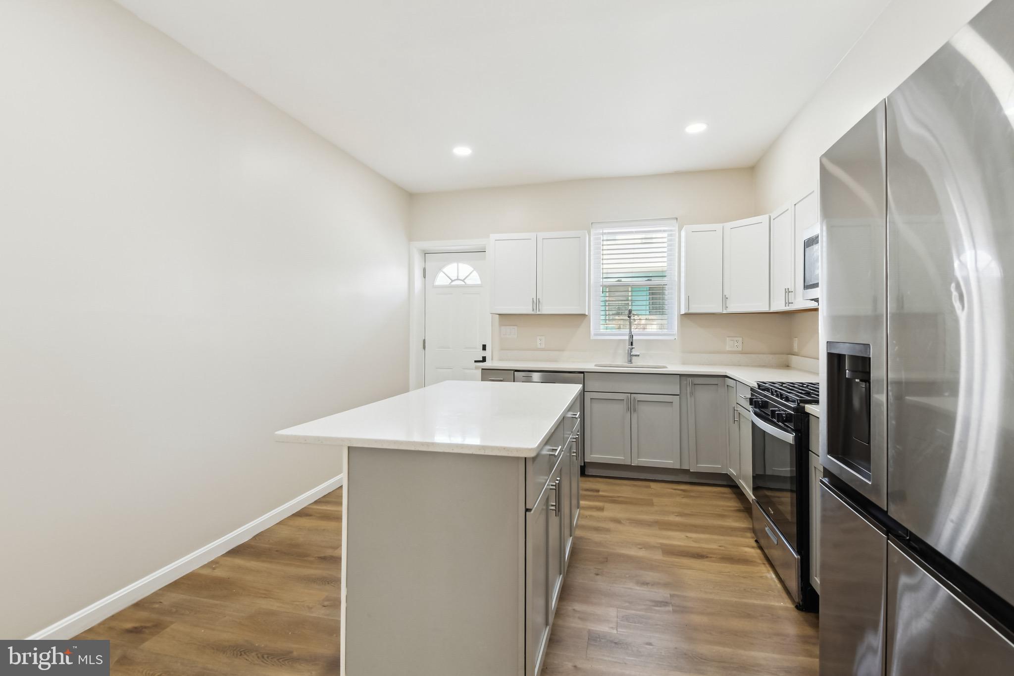 ELLWOOD PARK - Residential