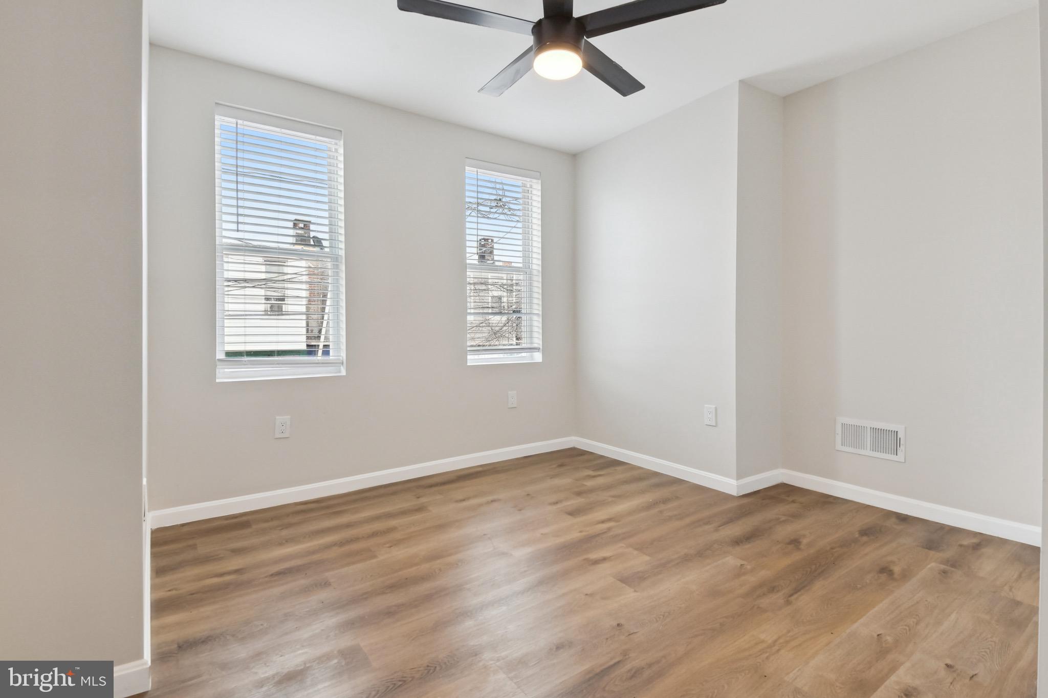 ELLWOOD PARK - Residential