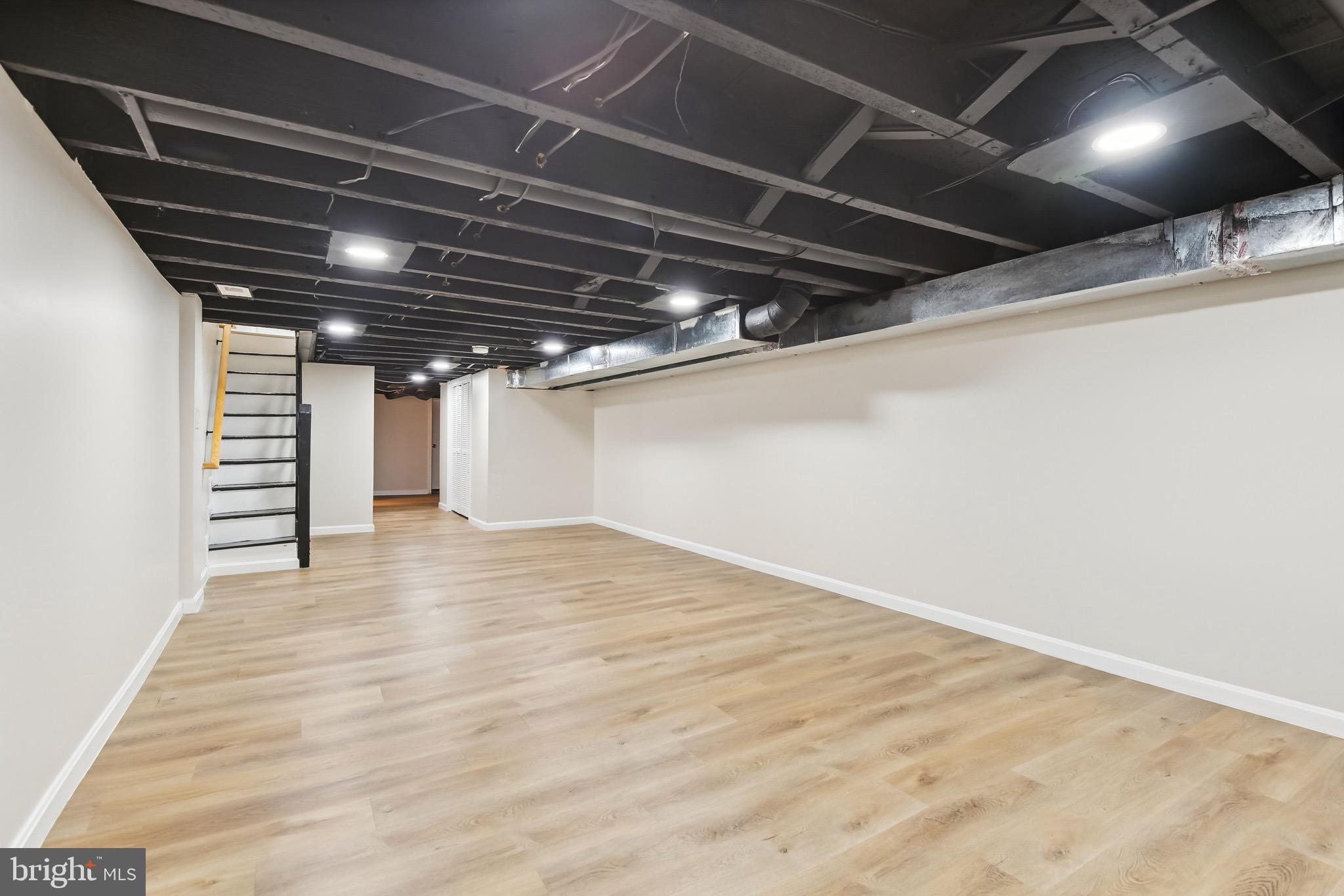 ELLWOOD PARK - Residential