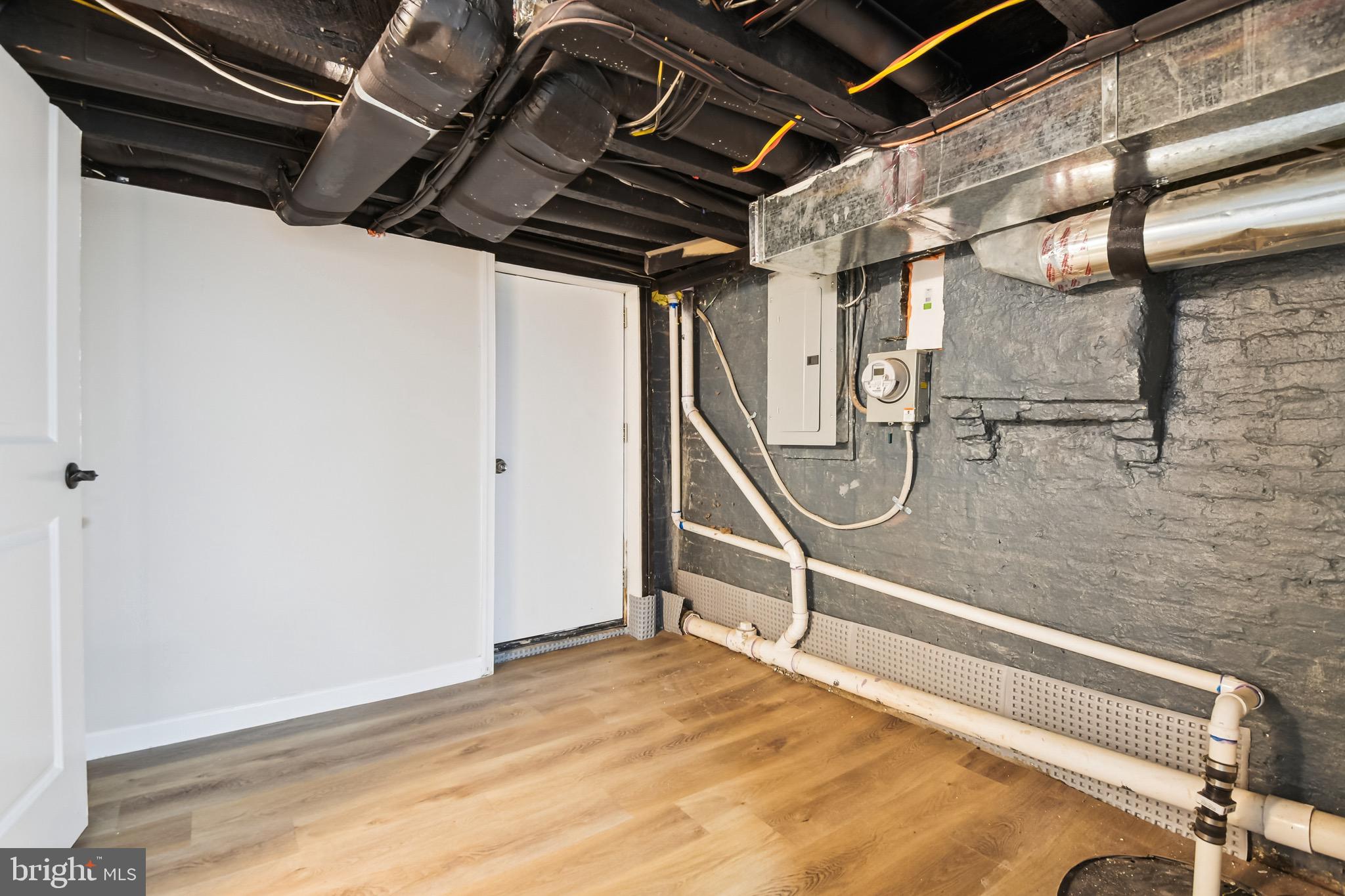 ELLWOOD PARK - Residential