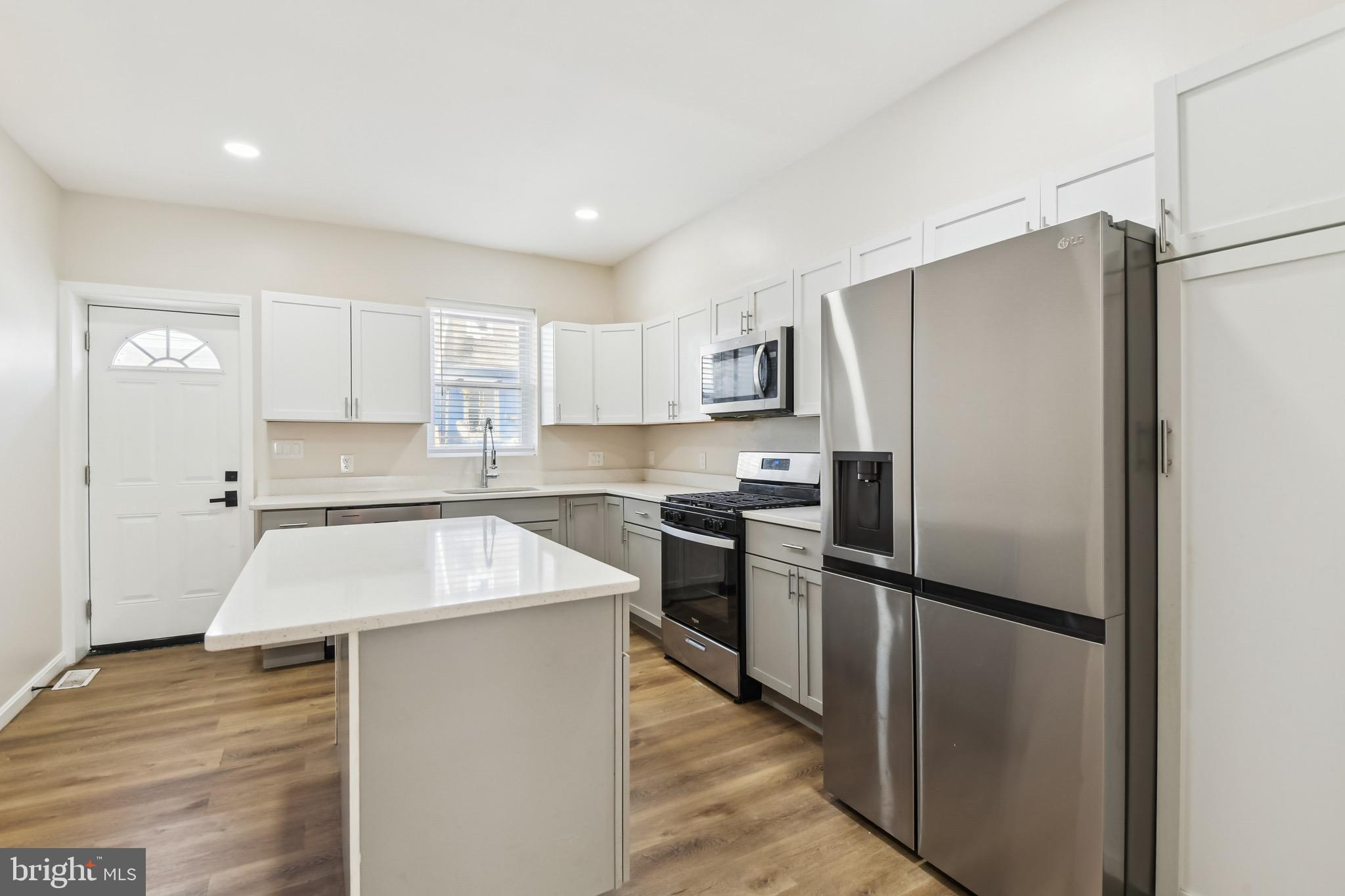 ELLWOOD PARK - Residential