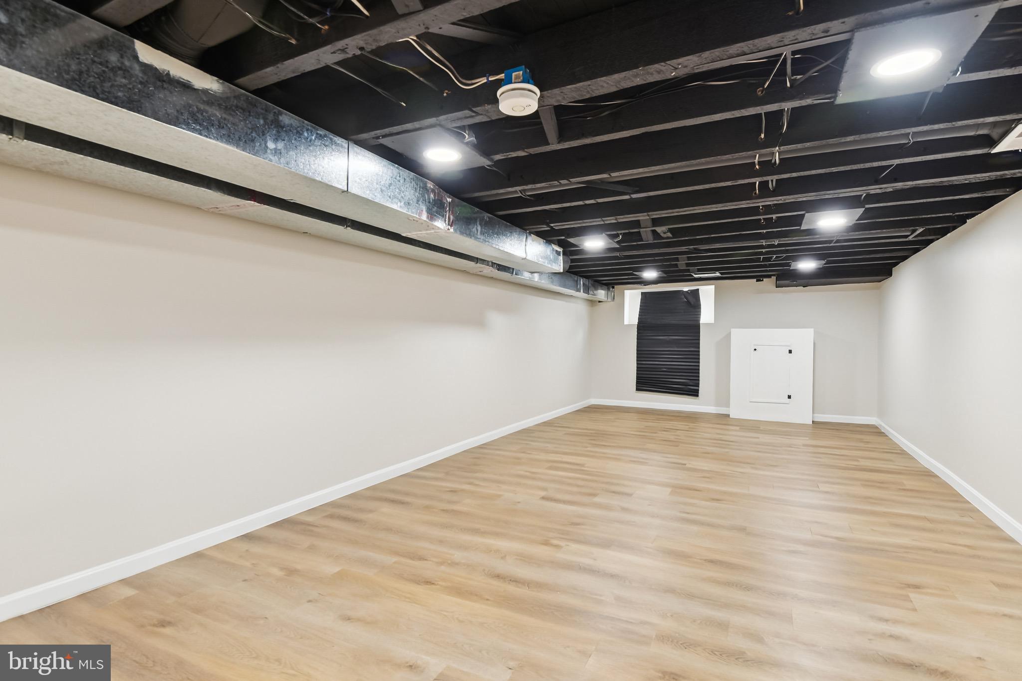 ELLWOOD PARK - Residential