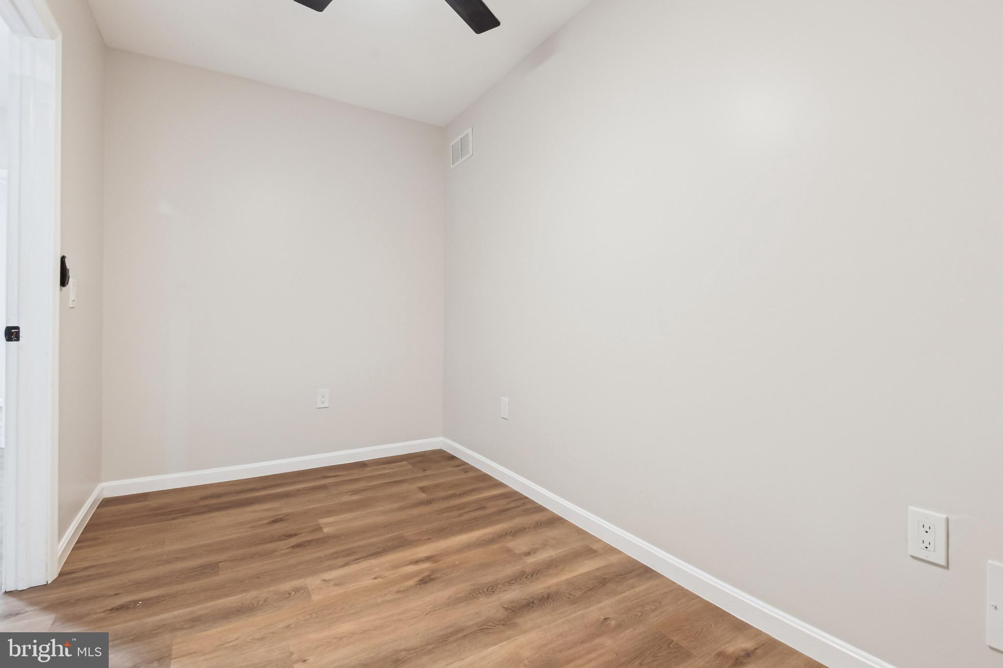 ELLWOOD PARK - Residential