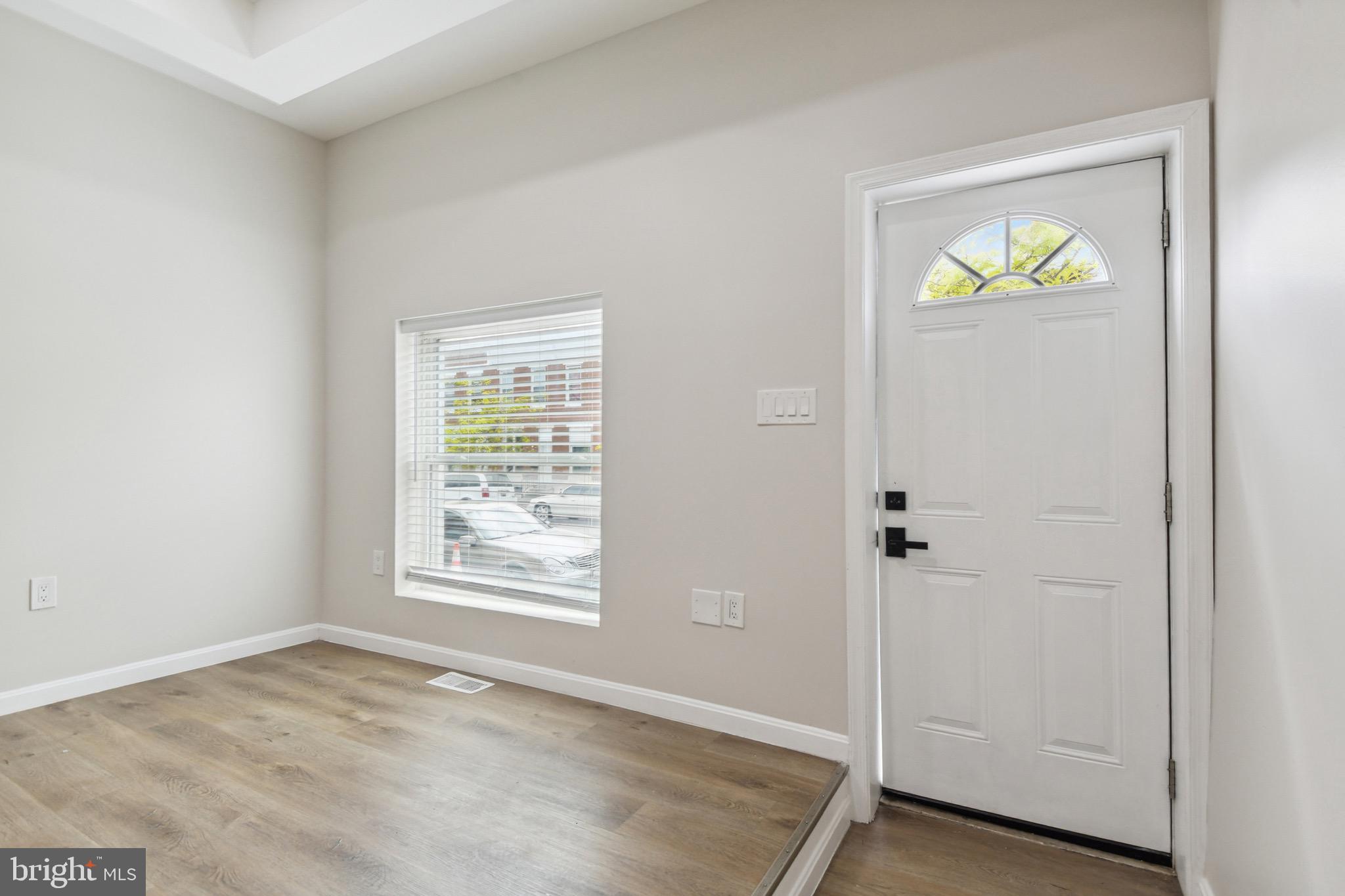 ELLWOOD PARK - Residential