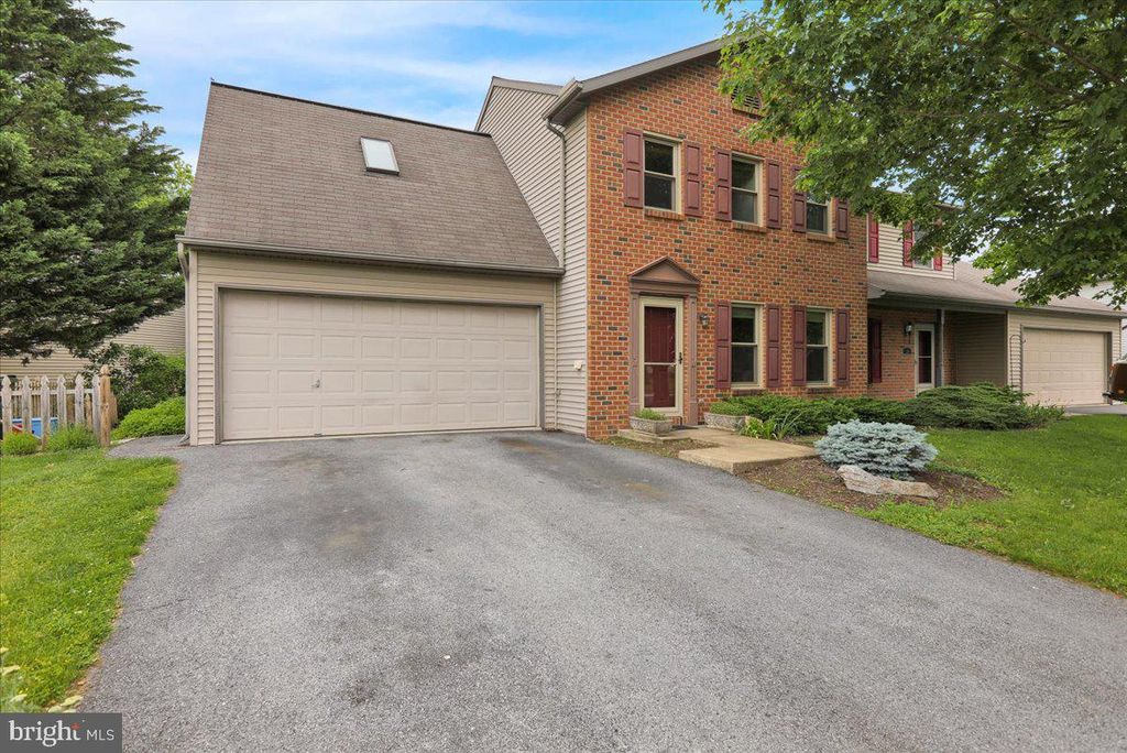 Photo of 33 Pebble Creek Drive, LITITZ, PA 17543 (MLS # PALA2069430)