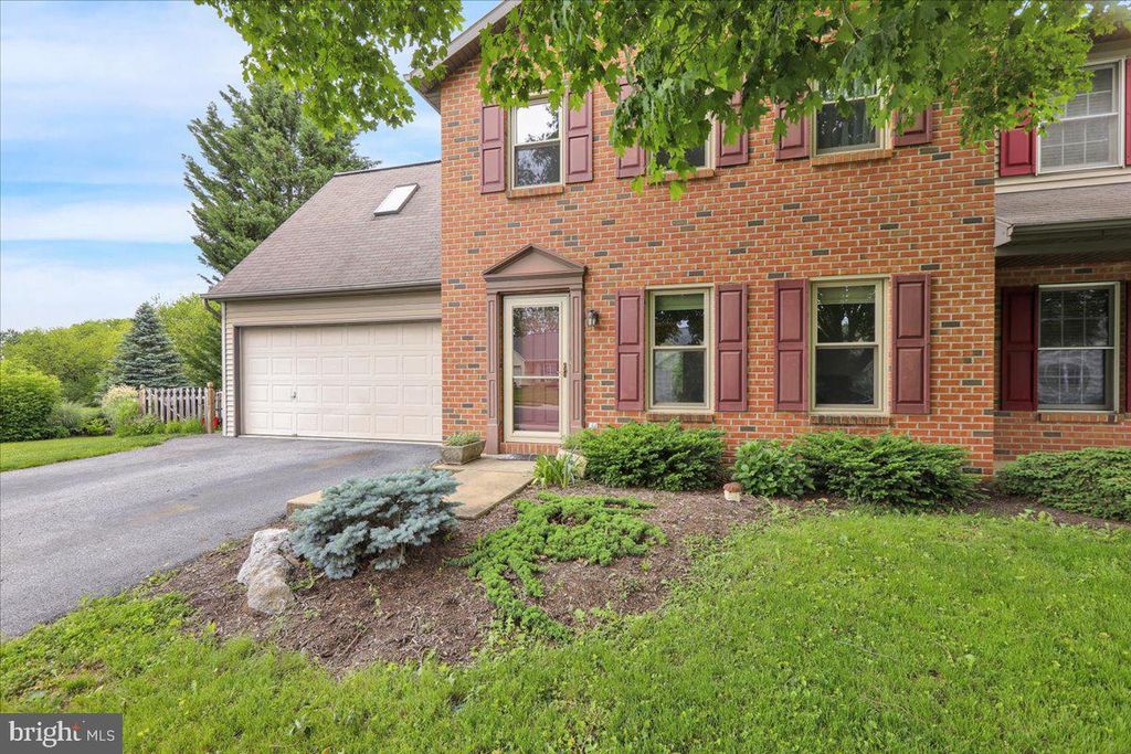 Photo of 33 Pebble Creek Drive, LITITZ, PA 17543 (MLS # PALA2069430)