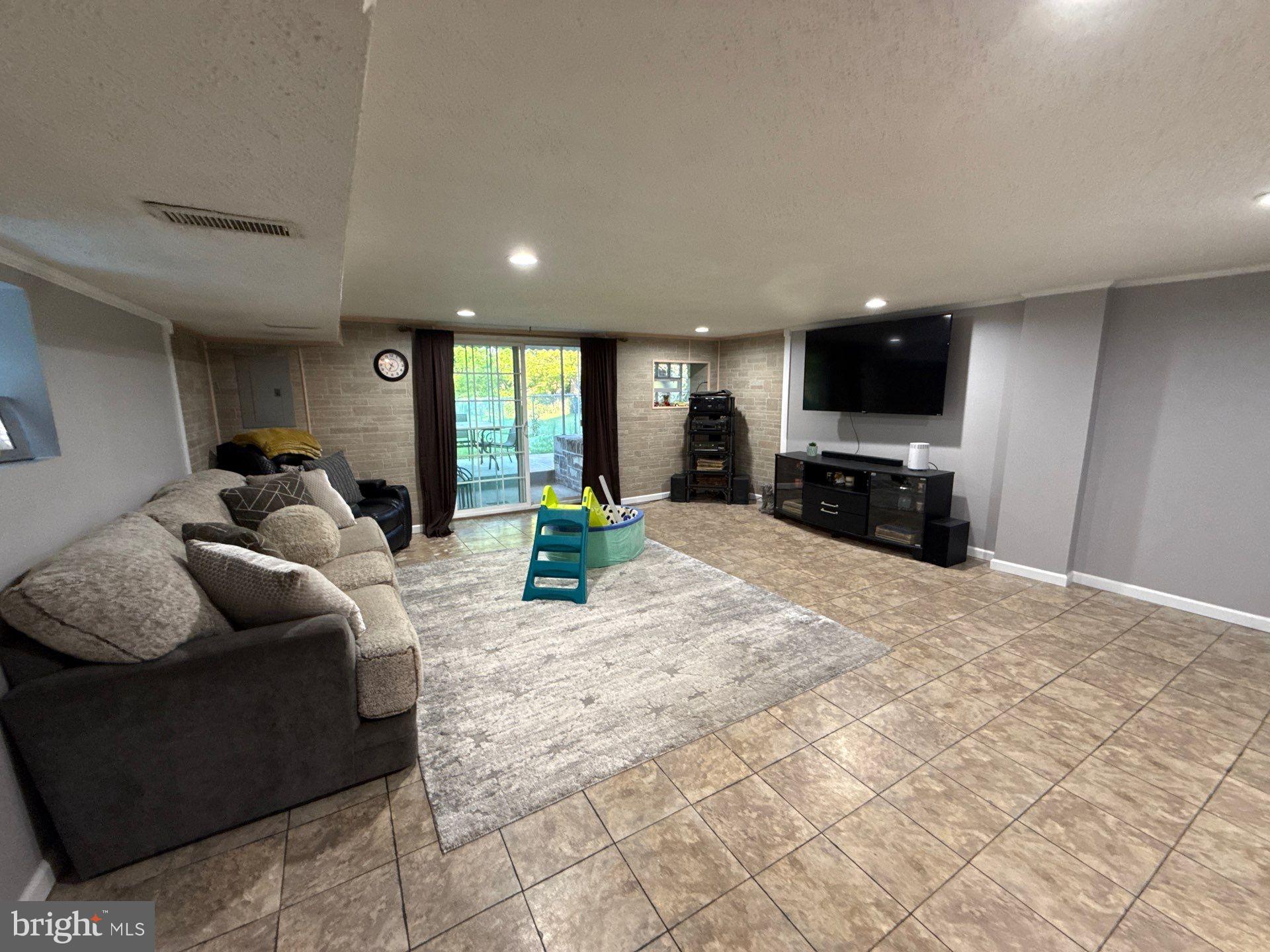 7923 ANITA DRIVE