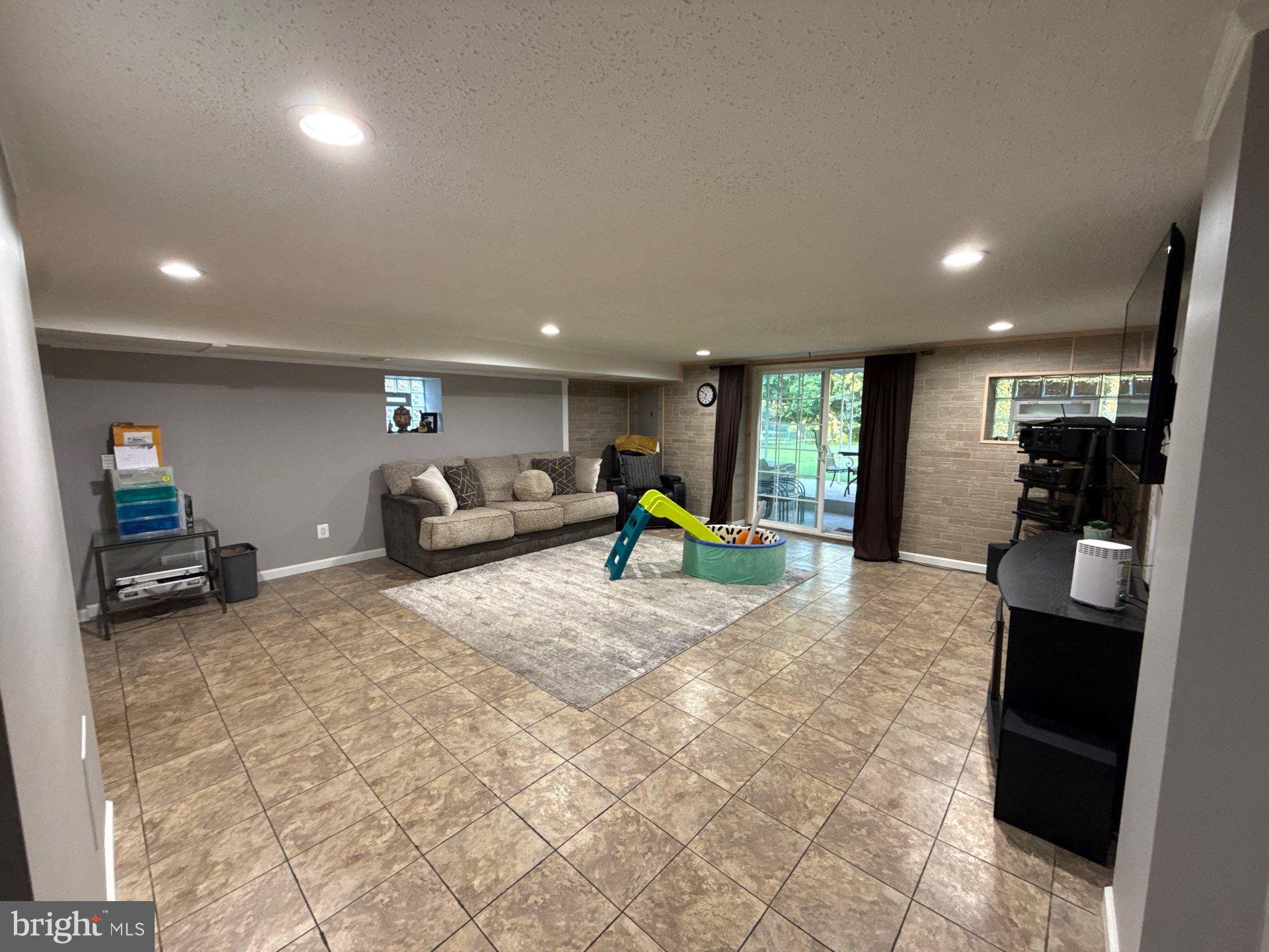 7923 ANITA DRIVE