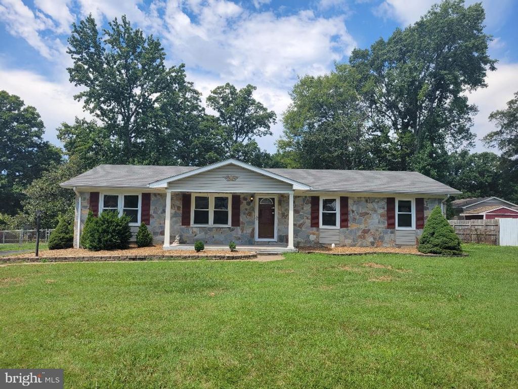 Photo of 601 Perry Drive, FREDERICKSBURG, VA 22405 (MLS # VAST2043238)