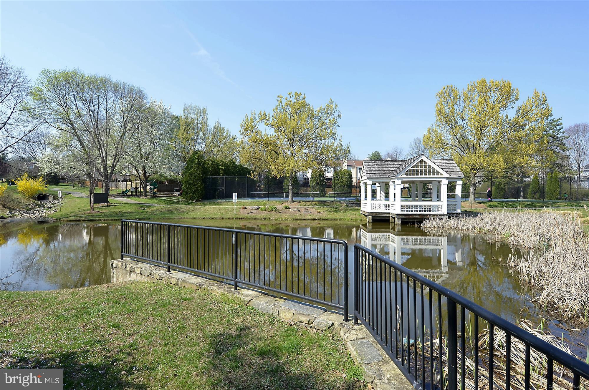 CARR AT PINECREST - Residential