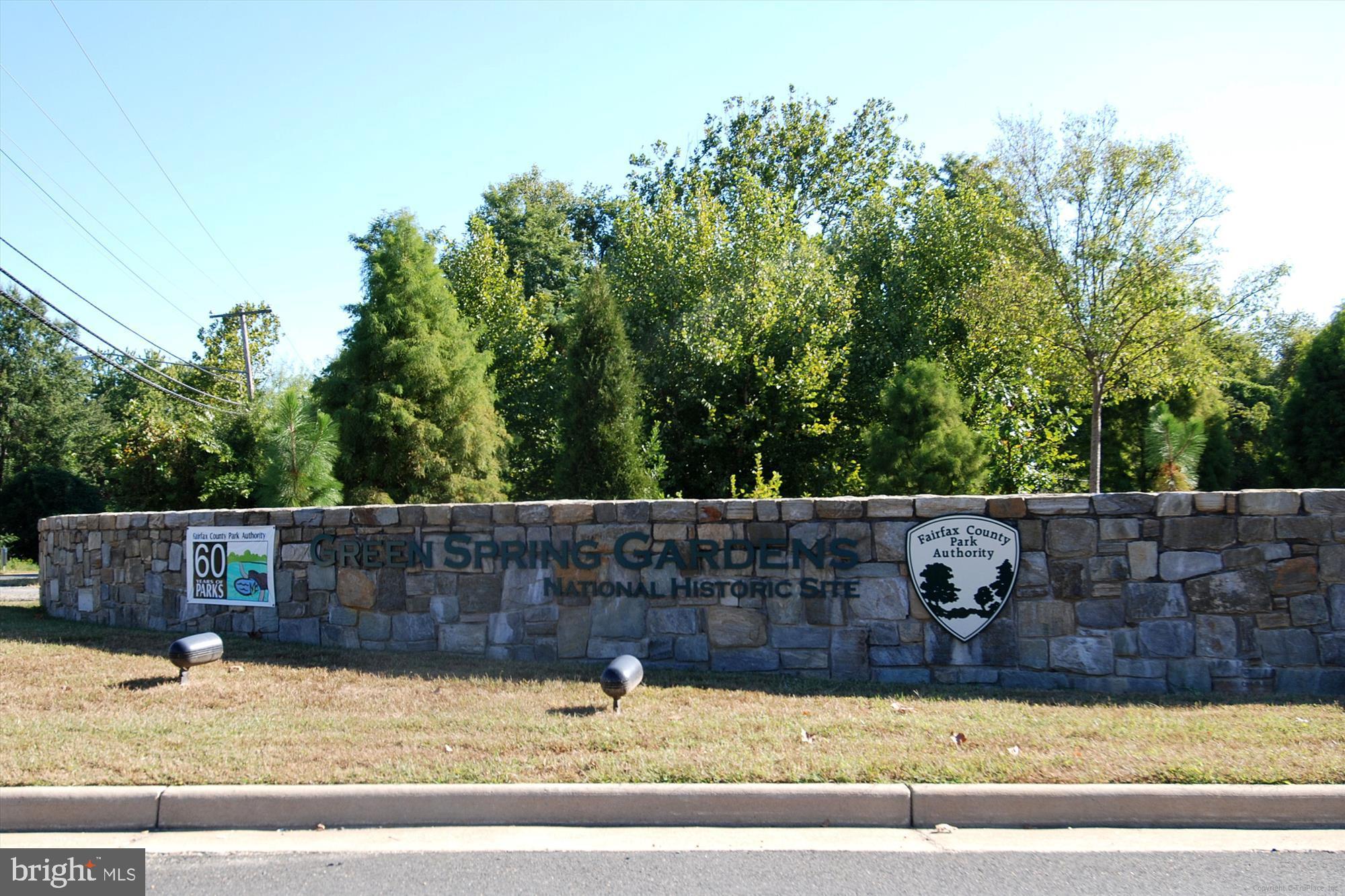 CARR AT PINECREST - Residential