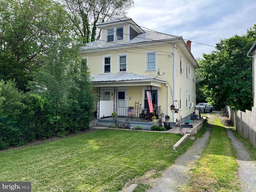 Large 3 bedroom, 1 1/2  bath homes currently tenant occupied with long term tenants. Being sold as/is.  Large bedrooms, family room and fenced back yards. Both units renovated +/- 4 years ago.
