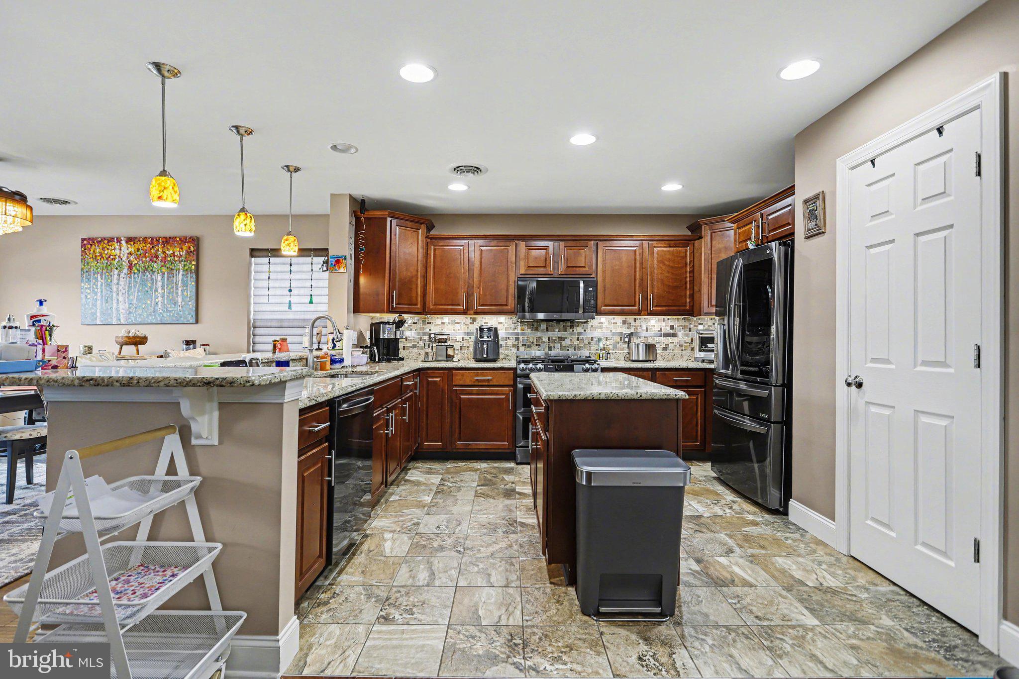 WINDY HEIGHTS - Residential