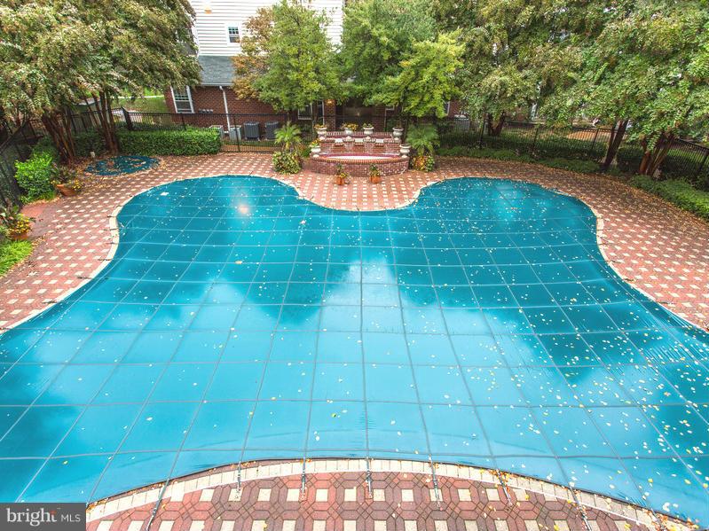 GATES OF MCLEAN - Residential Lease