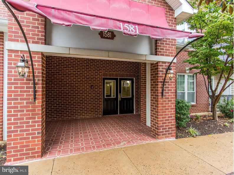 GATES OF MCLEAN - Residential Lease