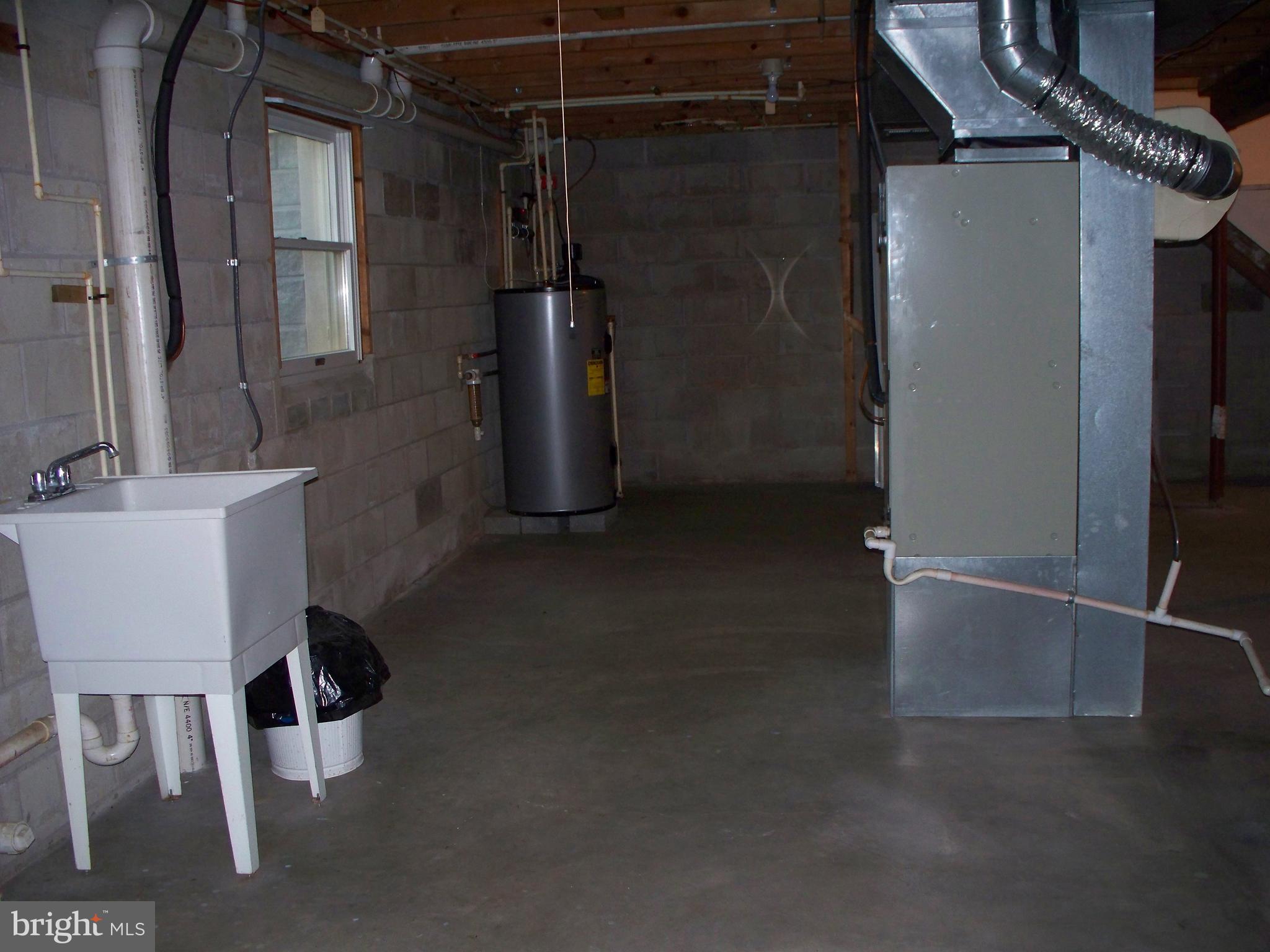 HIGHLANDS OF HARFORD - Residential Lease