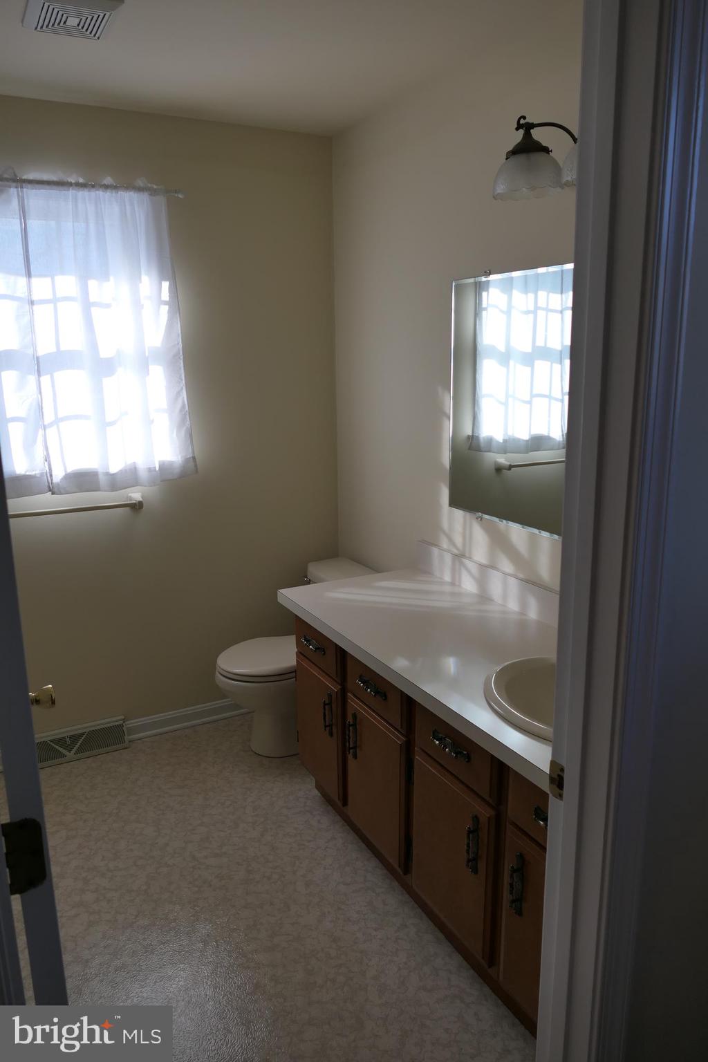 HIGHLANDS OF HARFORD - Residential Lease