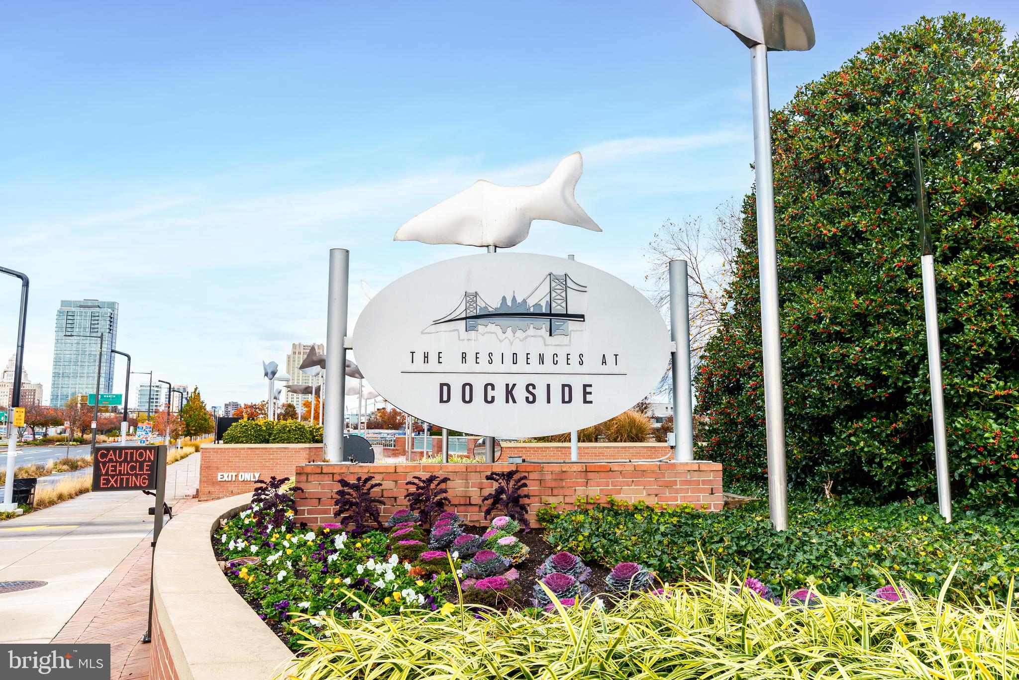 QUEEN VILLAGE - Residential