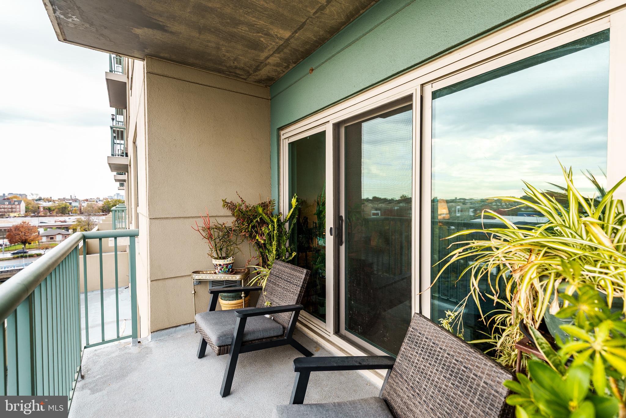 QUEEN VILLAGE - Residential