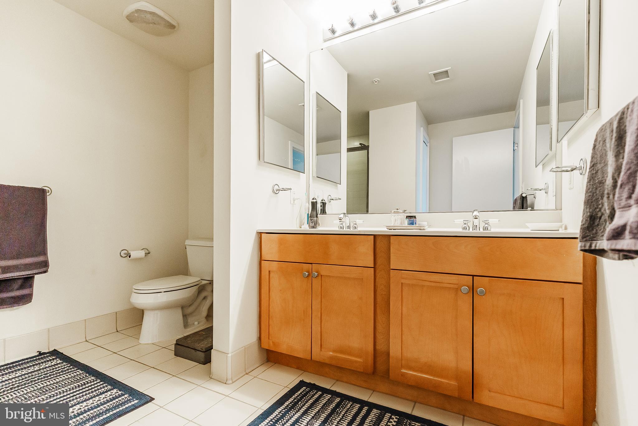 QUEEN VILLAGE - Residential