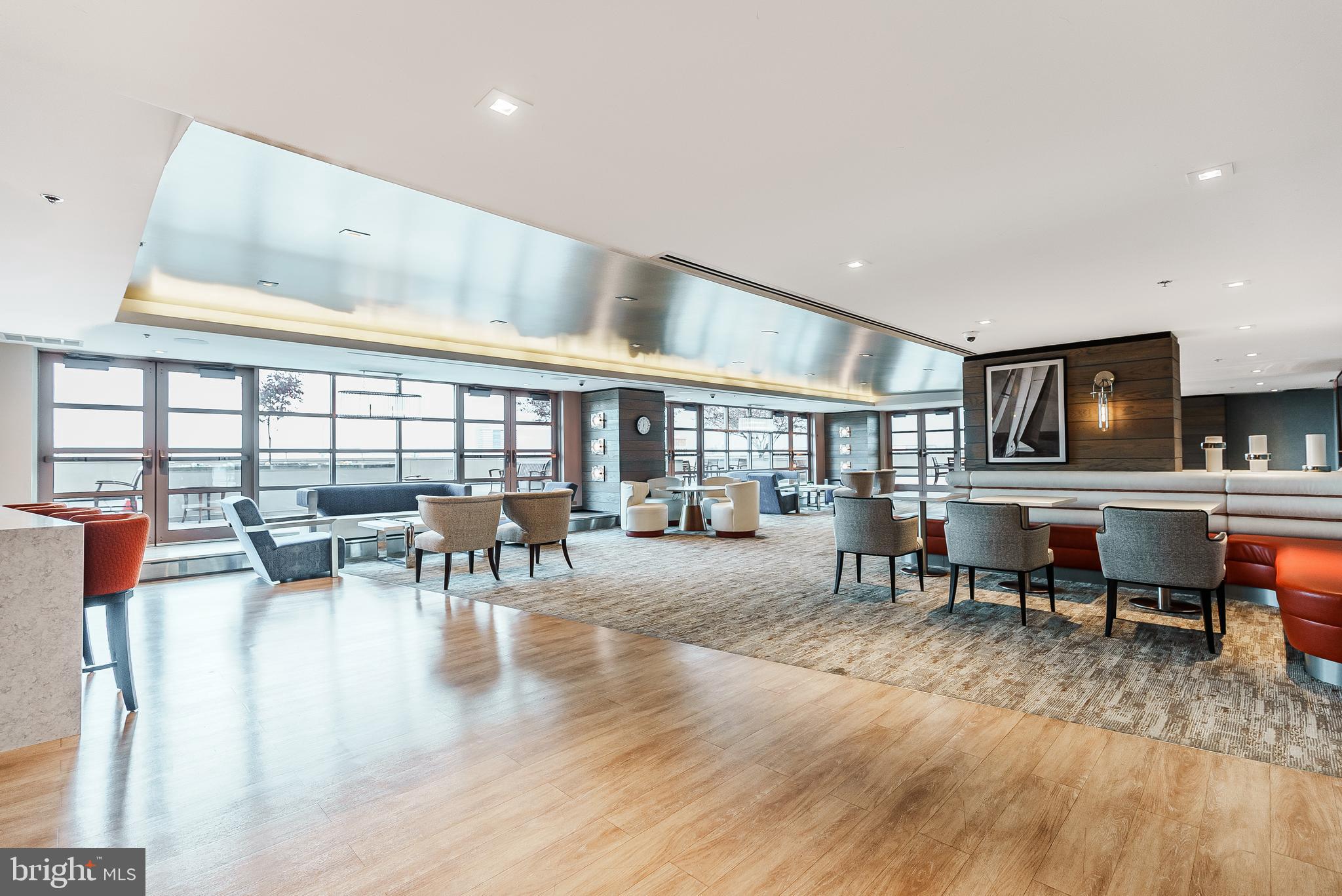 QUEEN VILLAGE - Residential