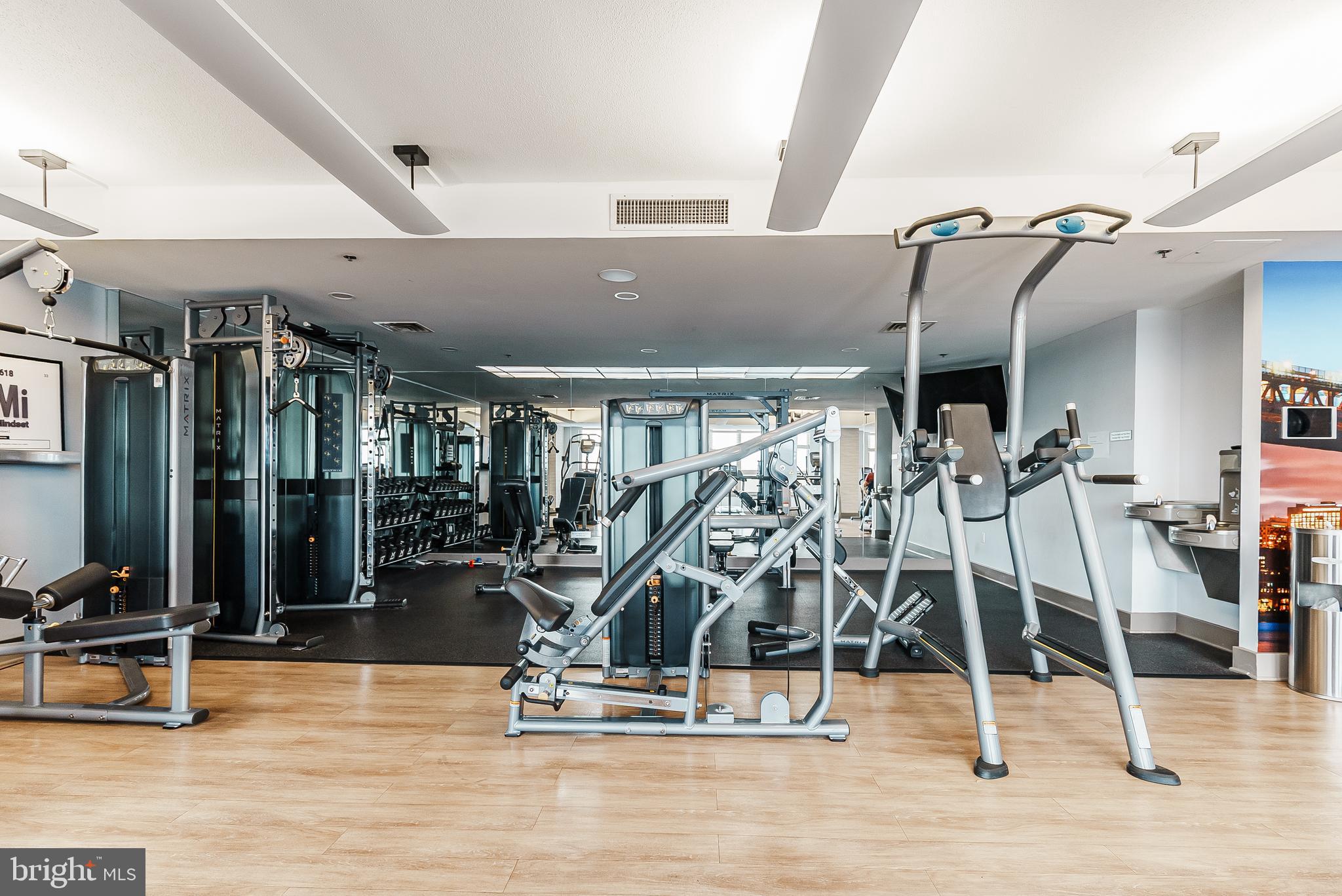 QUEEN VILLAGE - Residential