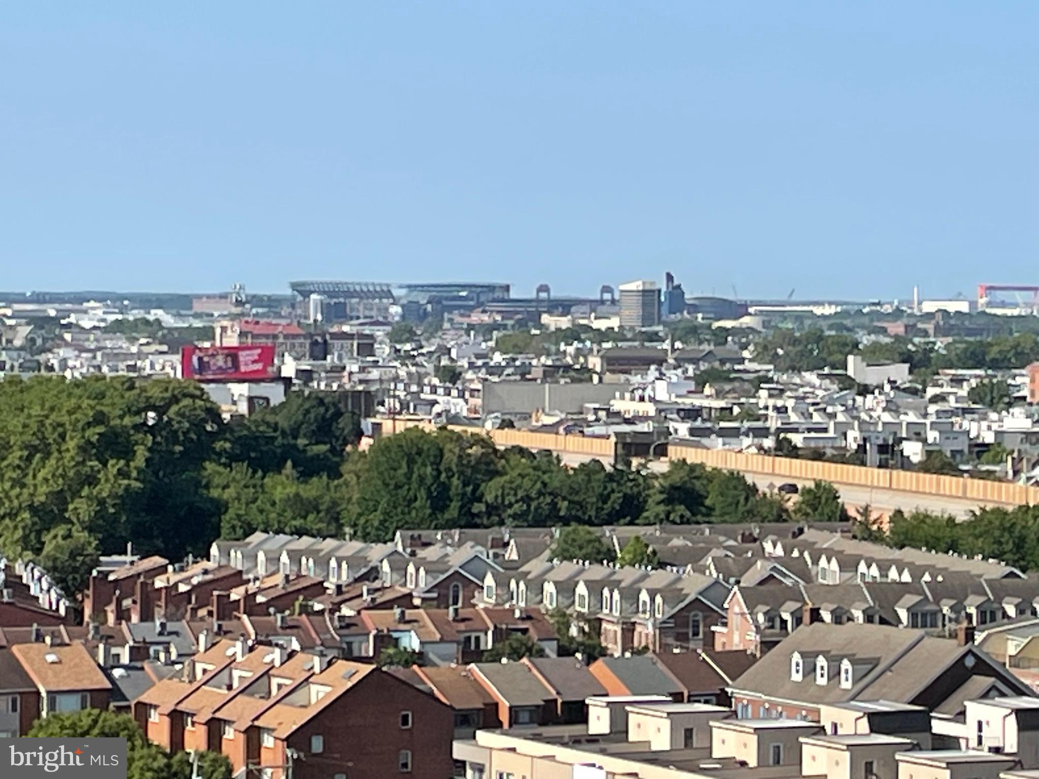 QUEEN VILLAGE - Residential