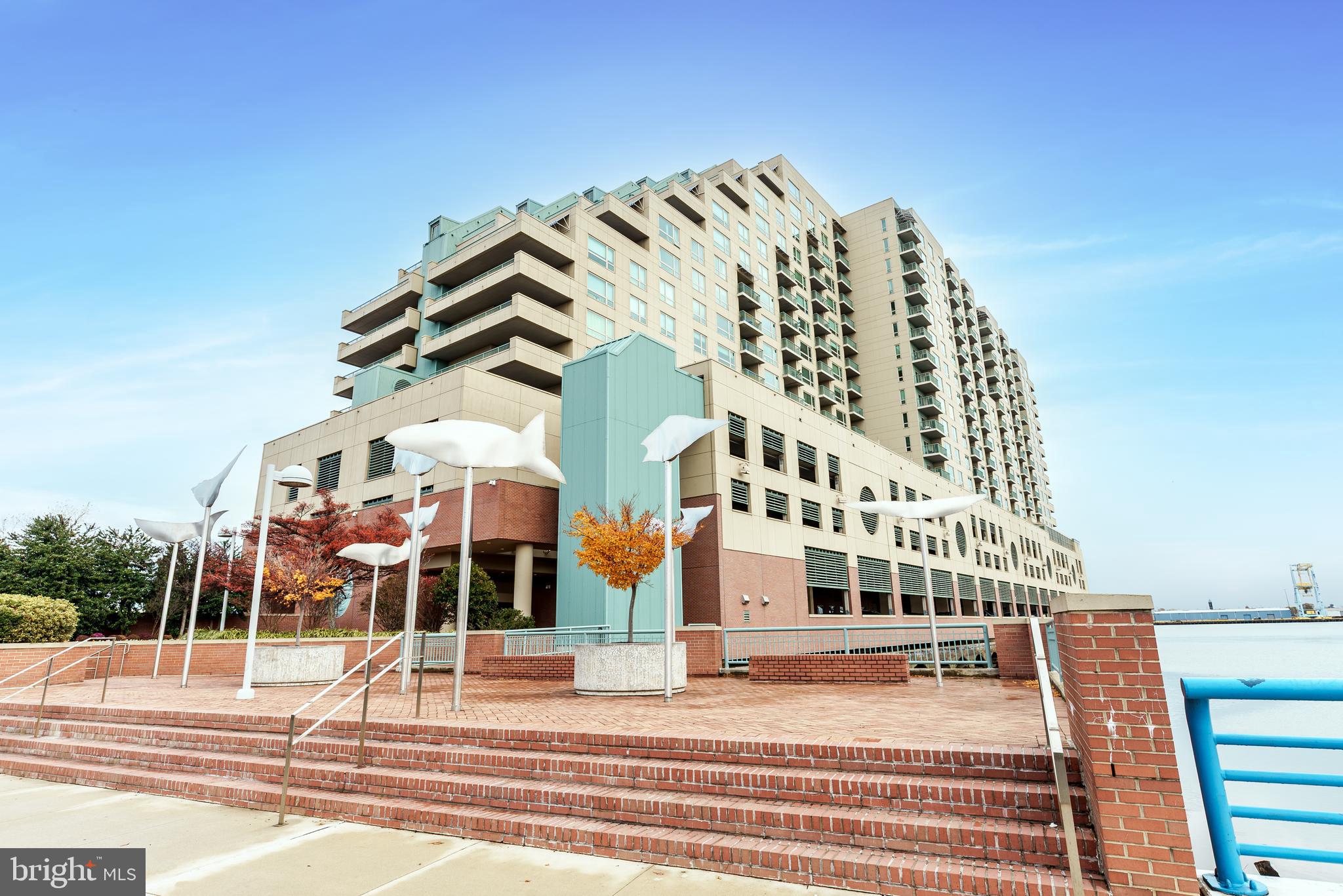 QUEEN VILLAGE - Residential