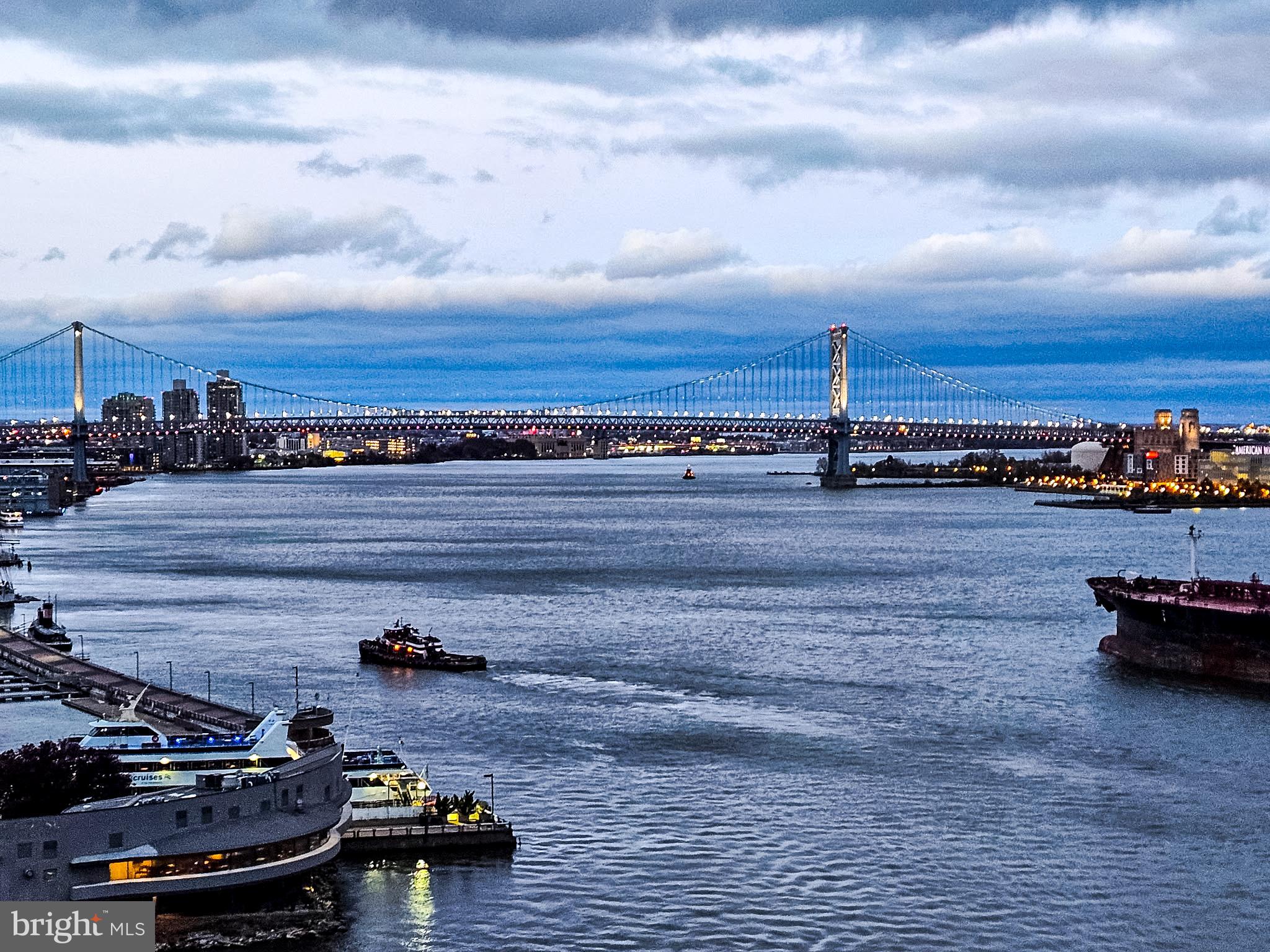 QUEEN VILLAGE - Residential