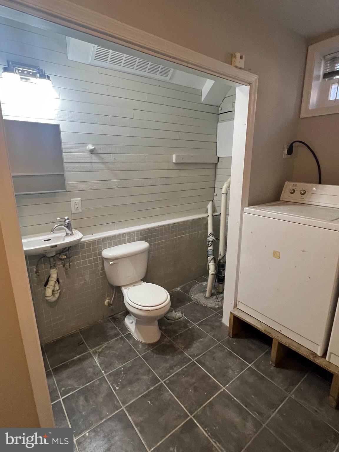 WASHINGTON VILLAGE - Residential