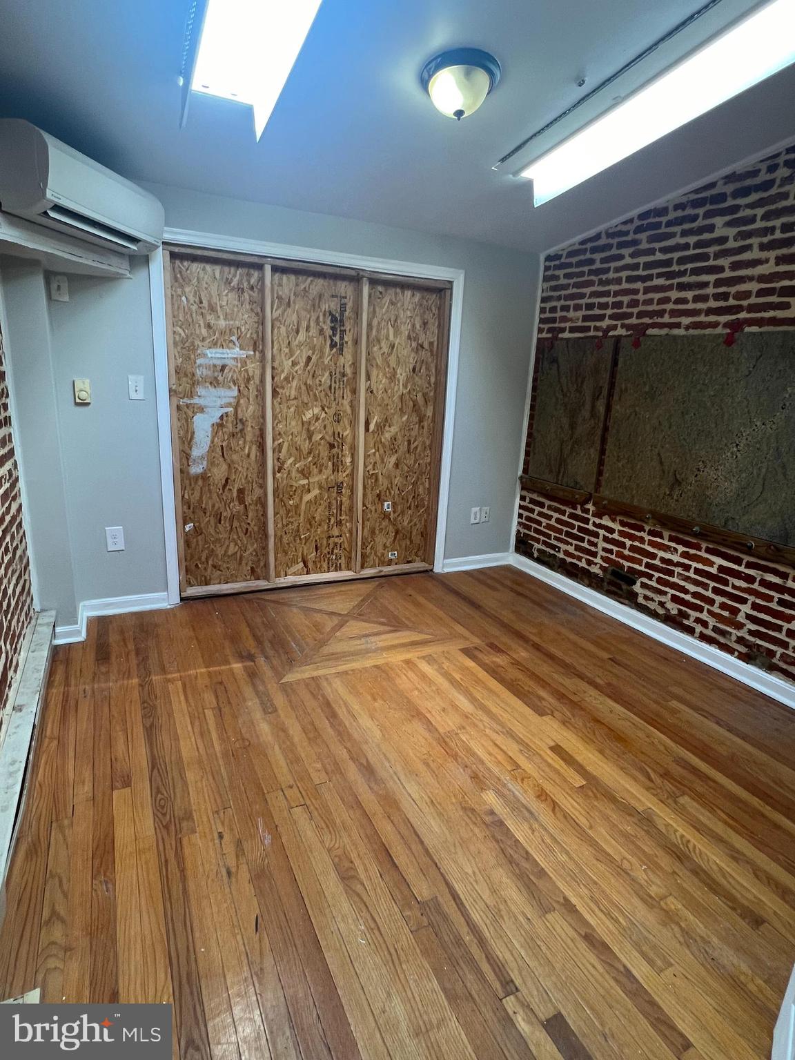 WASHINGTON VILLAGE - Residential