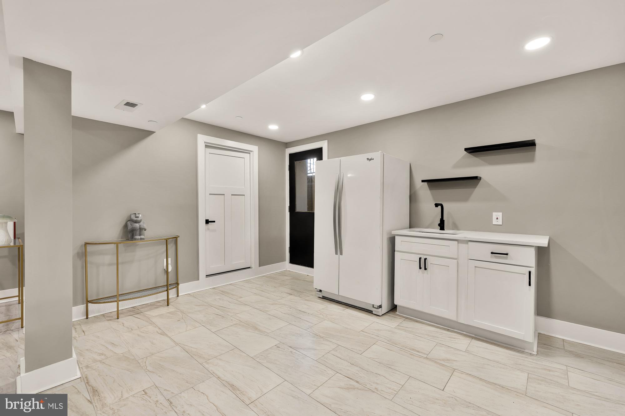 KENSINGTON HEIGHTS - Residential