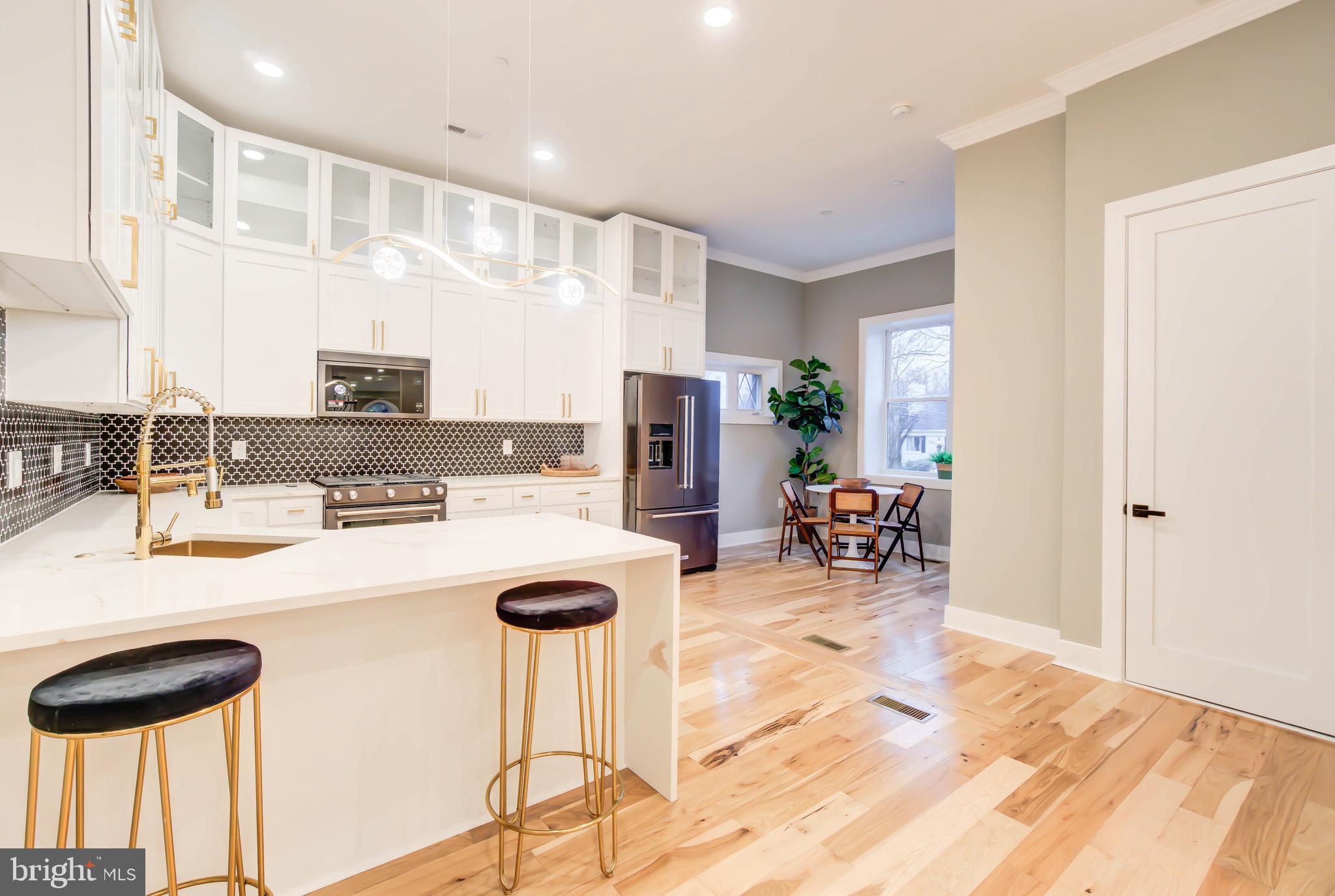 KENSINGTON HEIGHTS - Residential