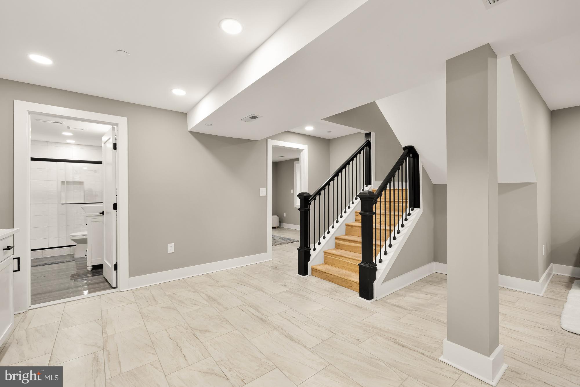 KENSINGTON HEIGHTS - Residential