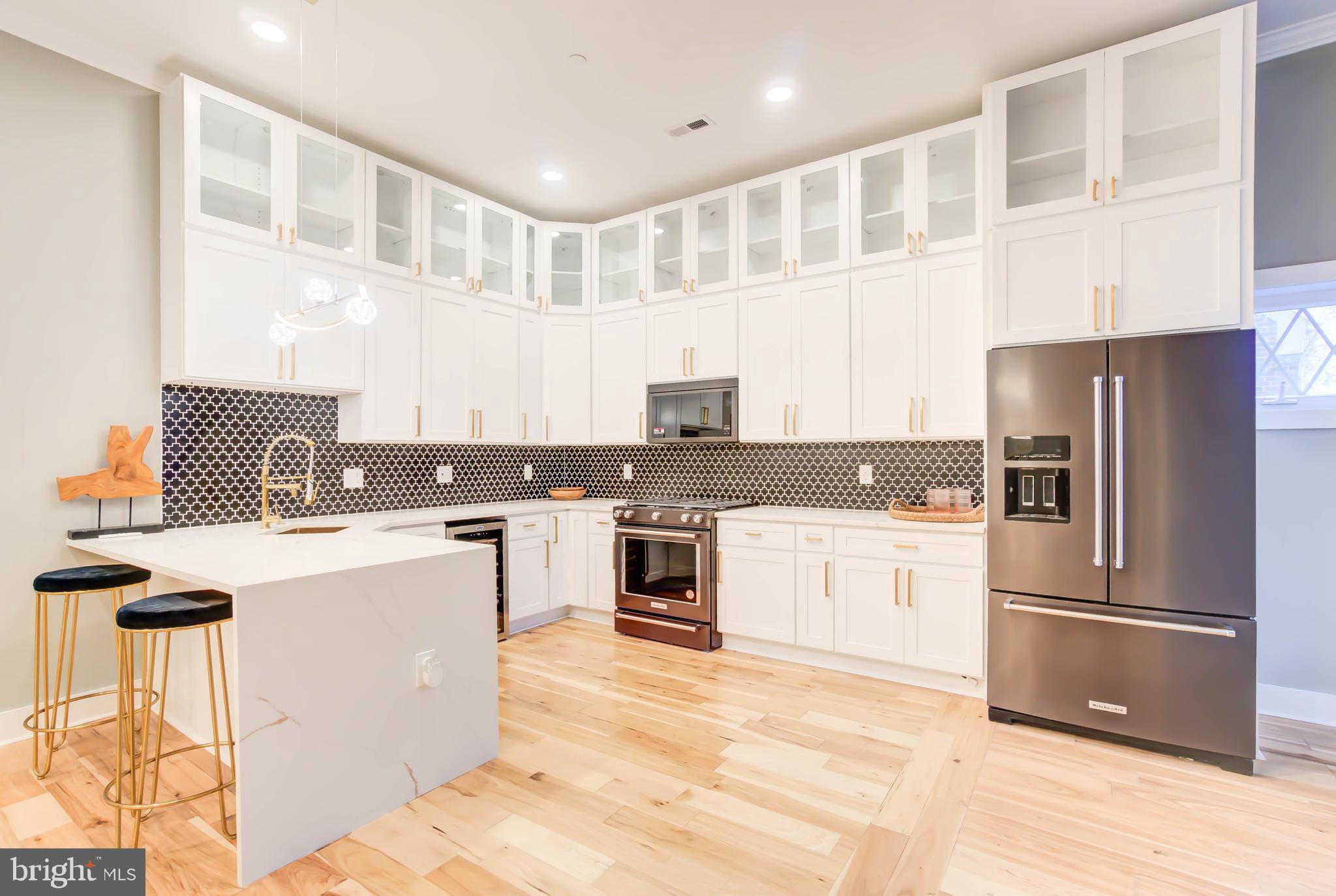 KENSINGTON HEIGHTS - Residential