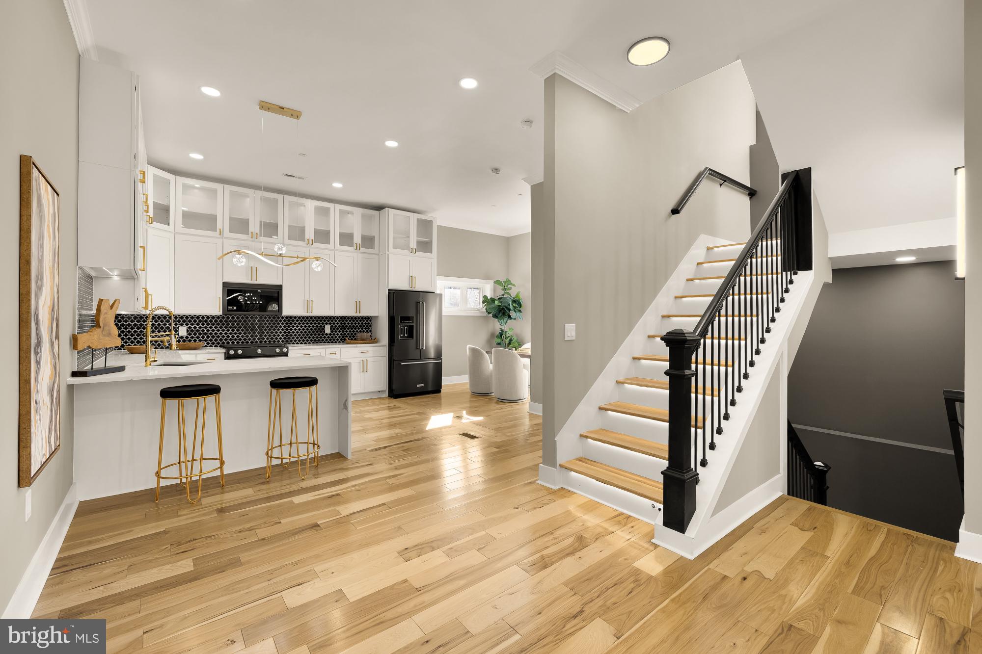 KENSINGTON HEIGHTS - Residential