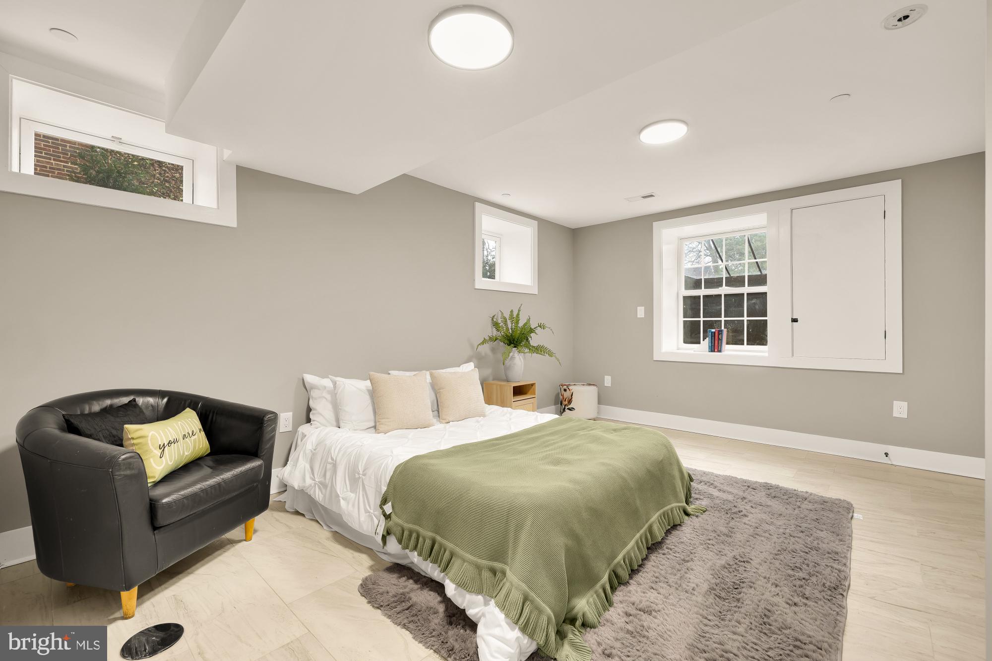 KENSINGTON HEIGHTS - Residential