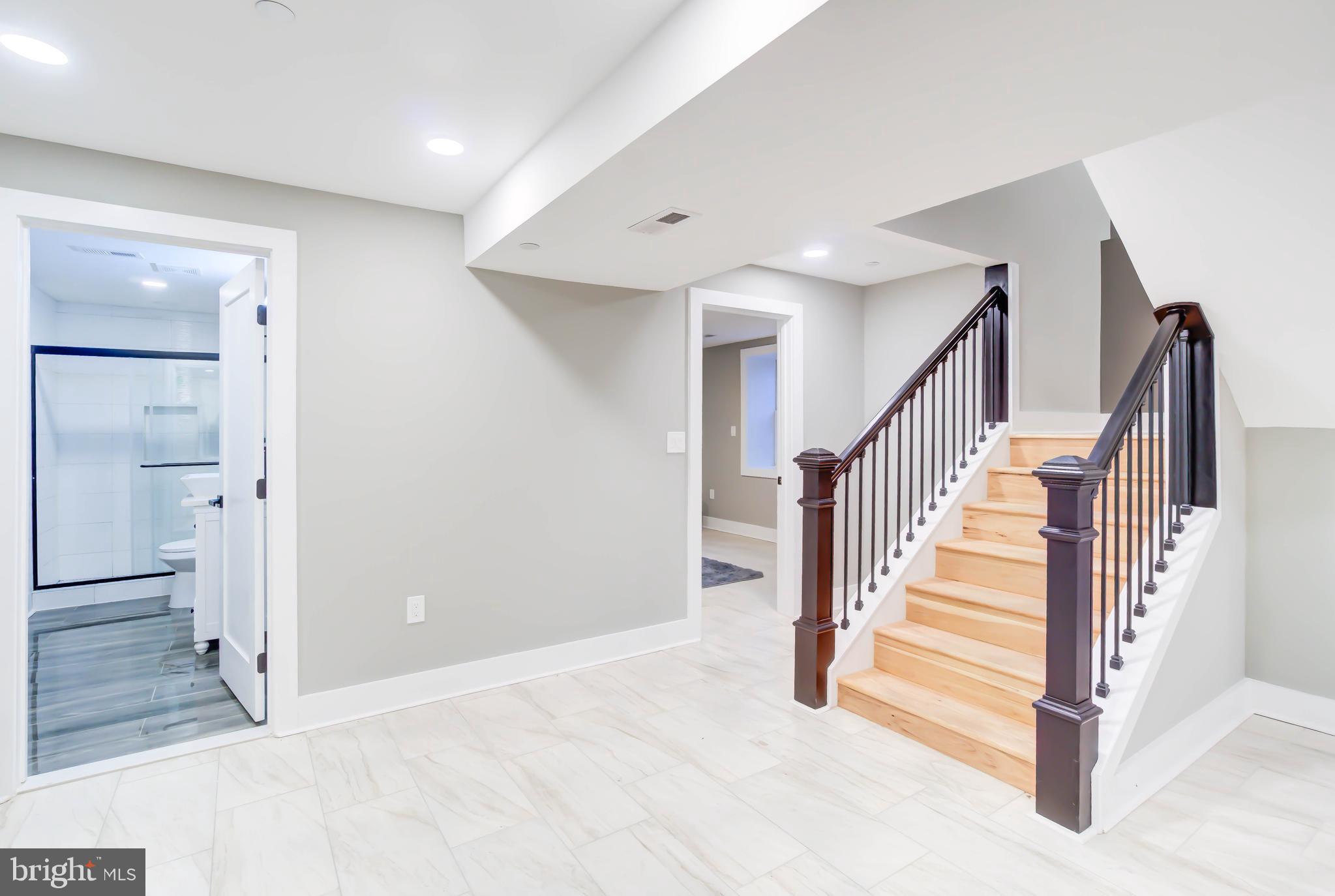 KENSINGTON HEIGHTS - Residential