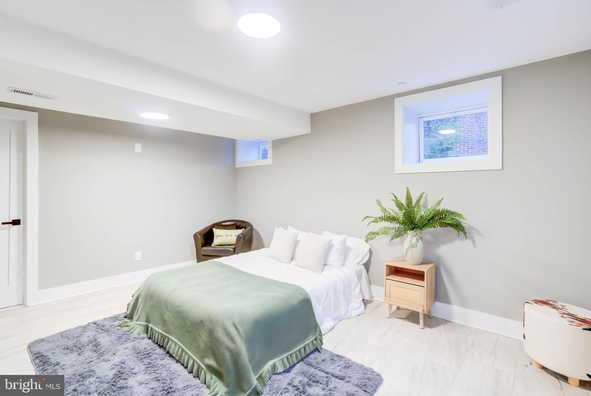 KENSINGTON HEIGHTS - Residential