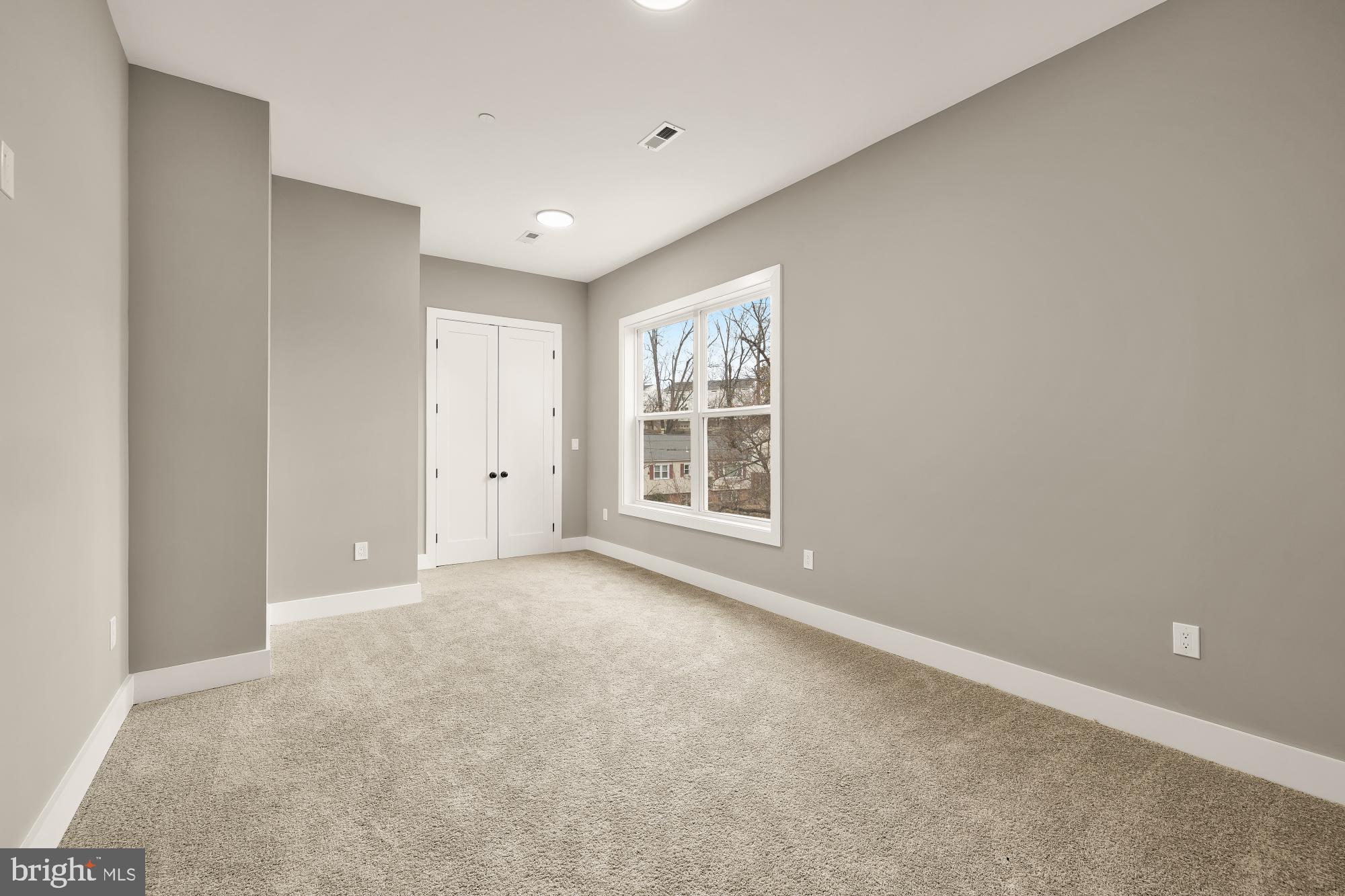 KENSINGTON HEIGHTS - Residential