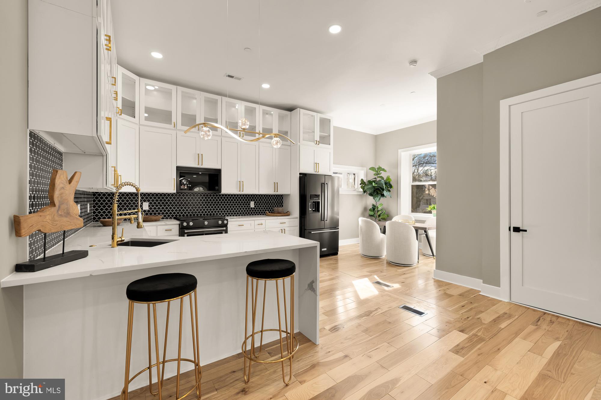 KENSINGTON HEIGHTS - Residential