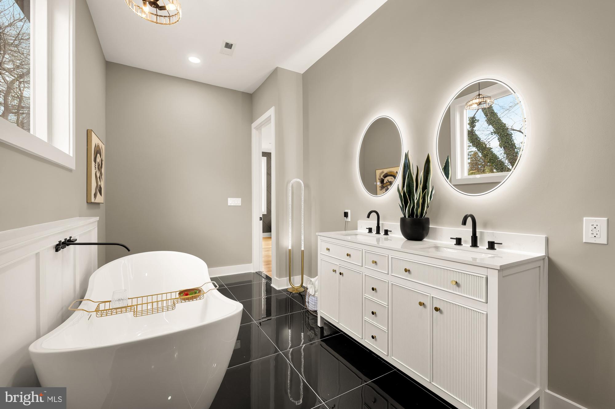 KENSINGTON HEIGHTS - Residential