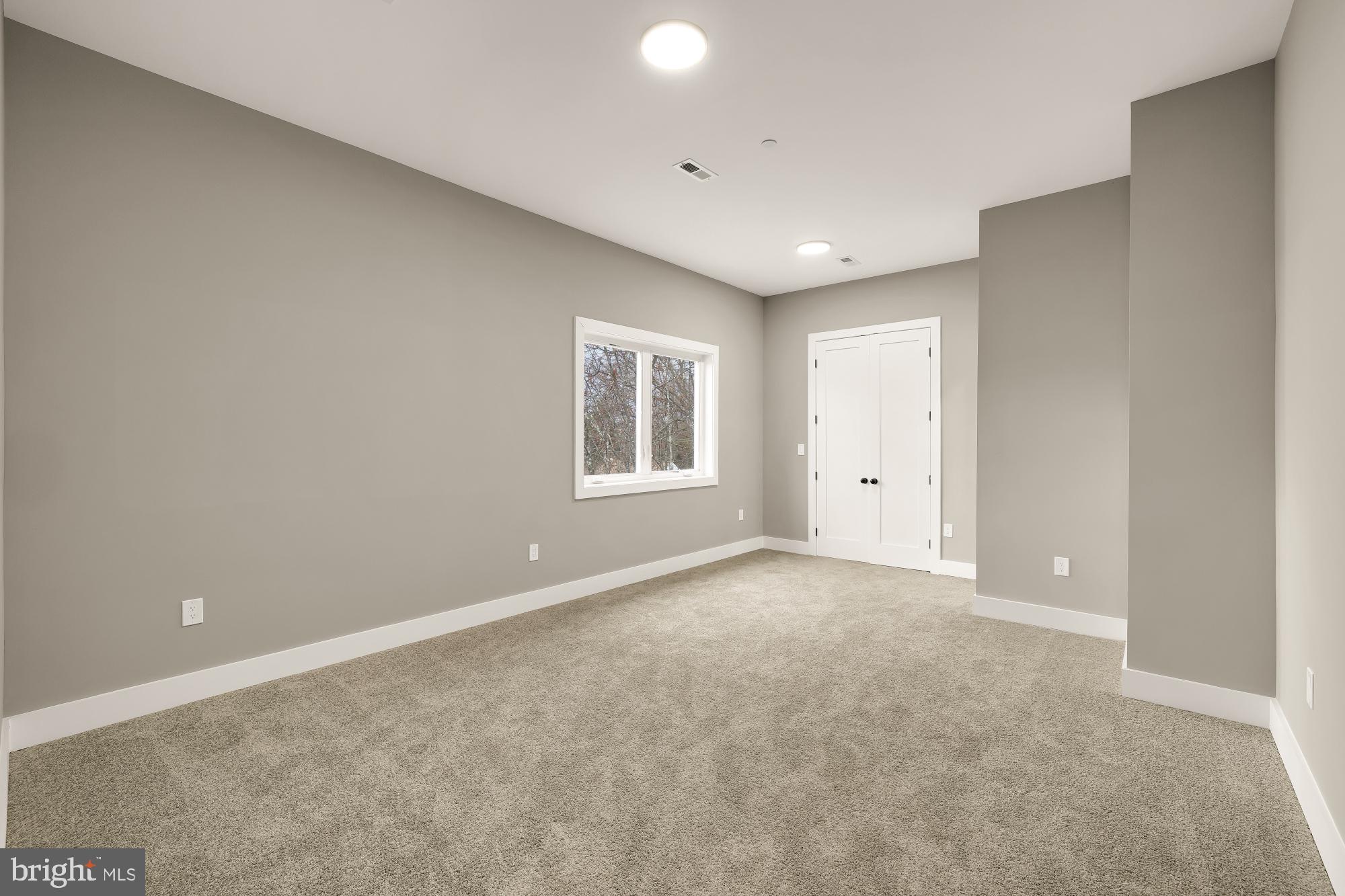 KENSINGTON HEIGHTS - Residential