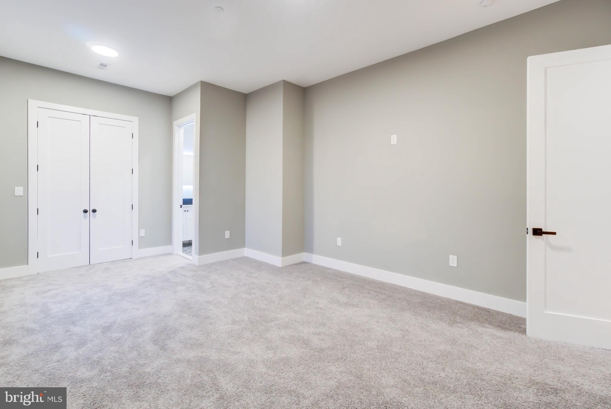 KENSINGTON HEIGHTS - Residential