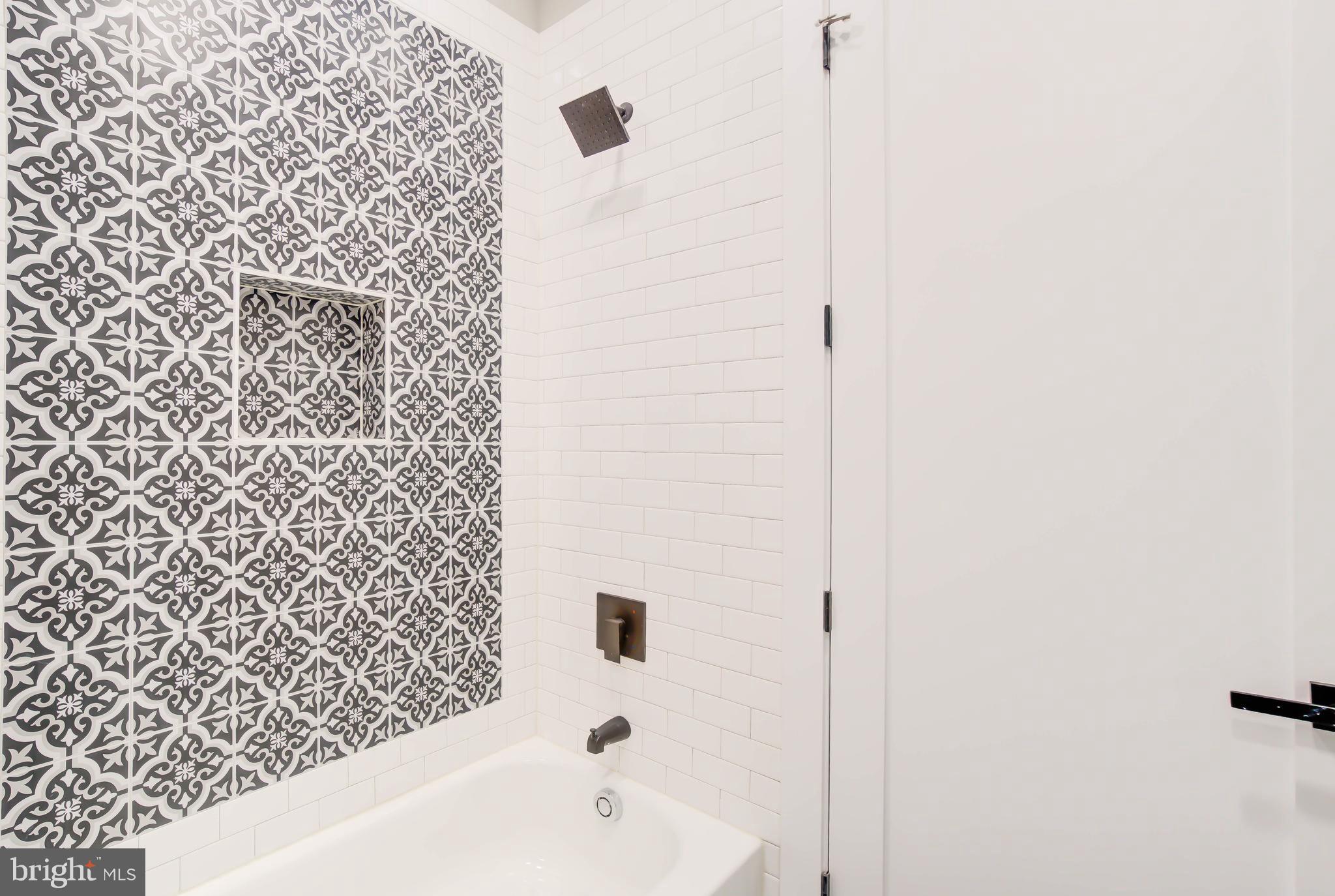 KENSINGTON HEIGHTS - Residential