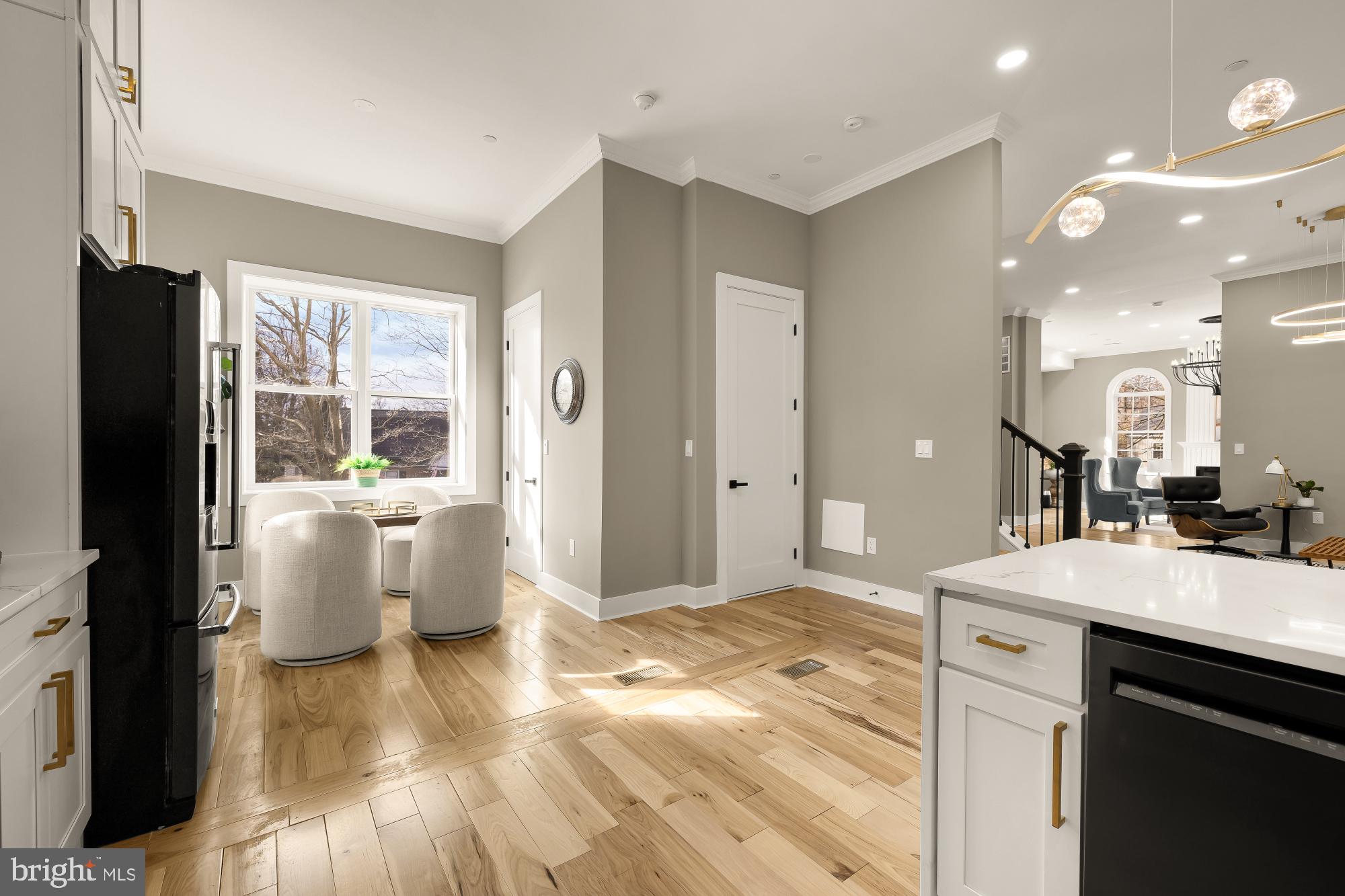 KENSINGTON HEIGHTS - Residential