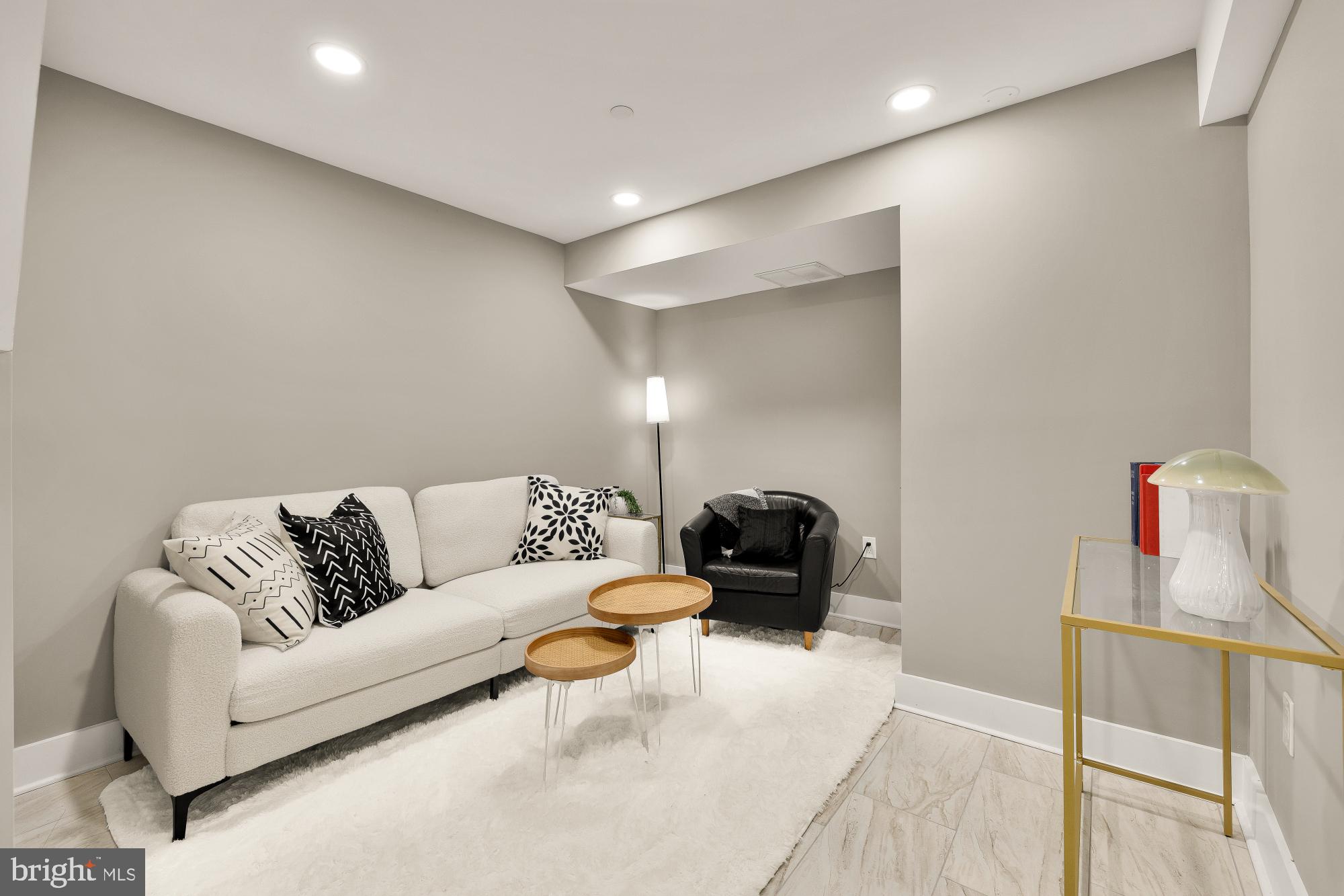 KENSINGTON HEIGHTS - Residential