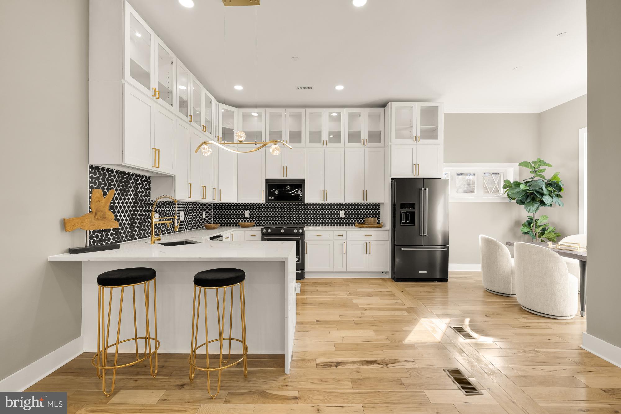 KENSINGTON HEIGHTS - Residential